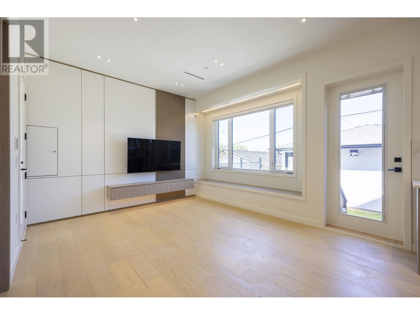 Listing Picture 15 of 34 : 3225 E 29TH AVENUE, Vancouver / 溫哥華 - 魯藝地產 Yvonne Lu Group - MLS Medallion Club Member