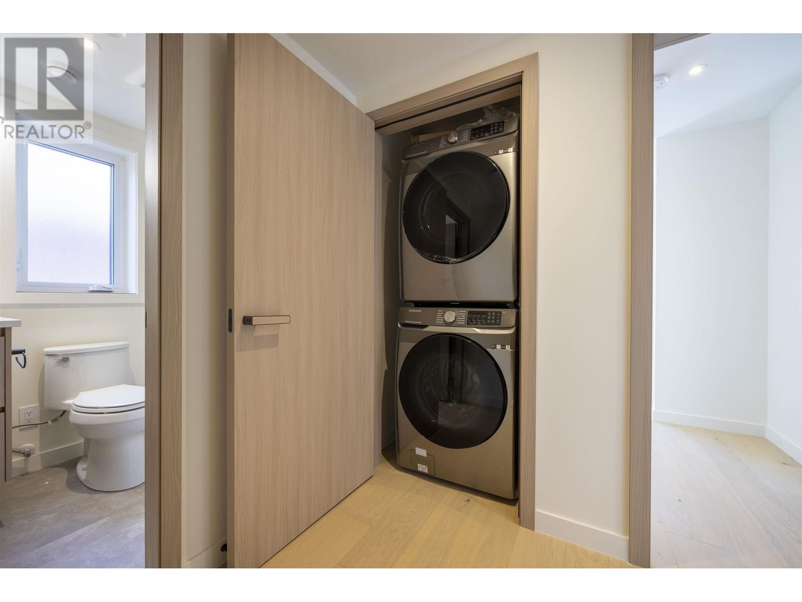 Listing Picture 21 of 34 : 3225 E 29TH AVENUE, Vancouver / 溫哥華 - 魯藝地產 Yvonne Lu Group - MLS Medallion Club Member