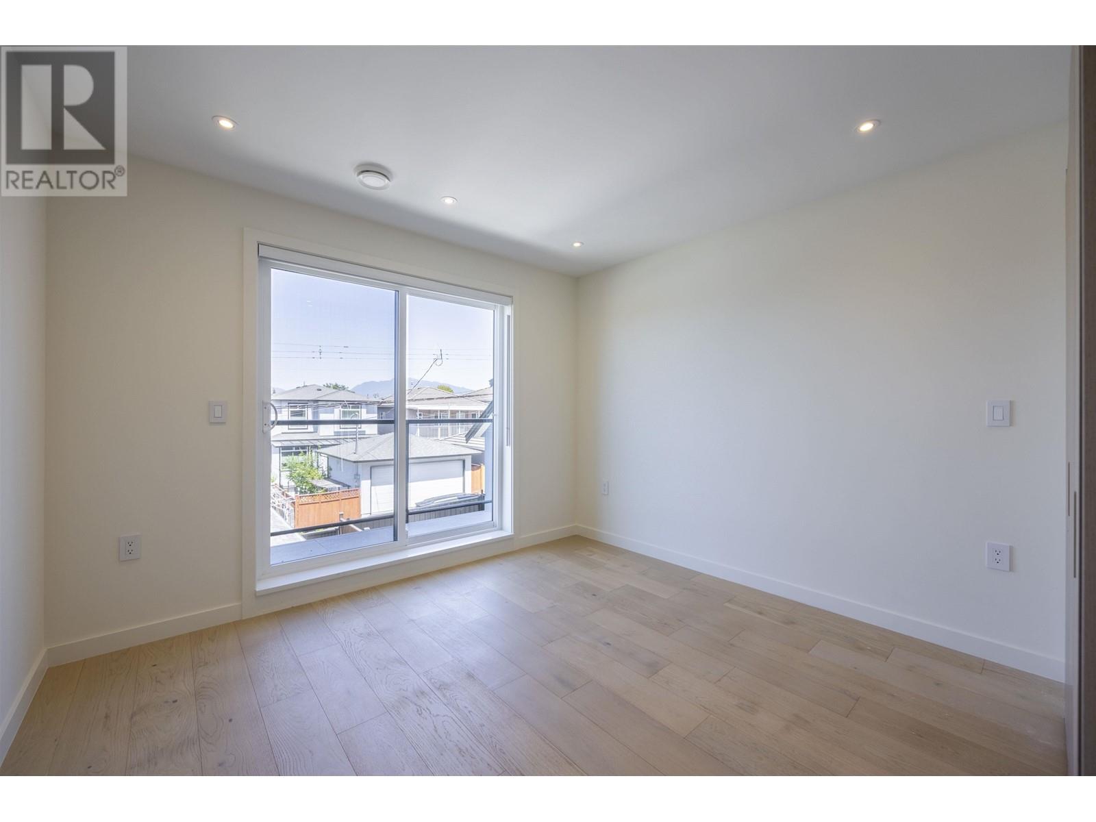 Listing Picture 24 of 34 : 3225 E 29TH AVENUE, Vancouver / 溫哥華 - 魯藝地產 Yvonne Lu Group - MLS Medallion Club Member