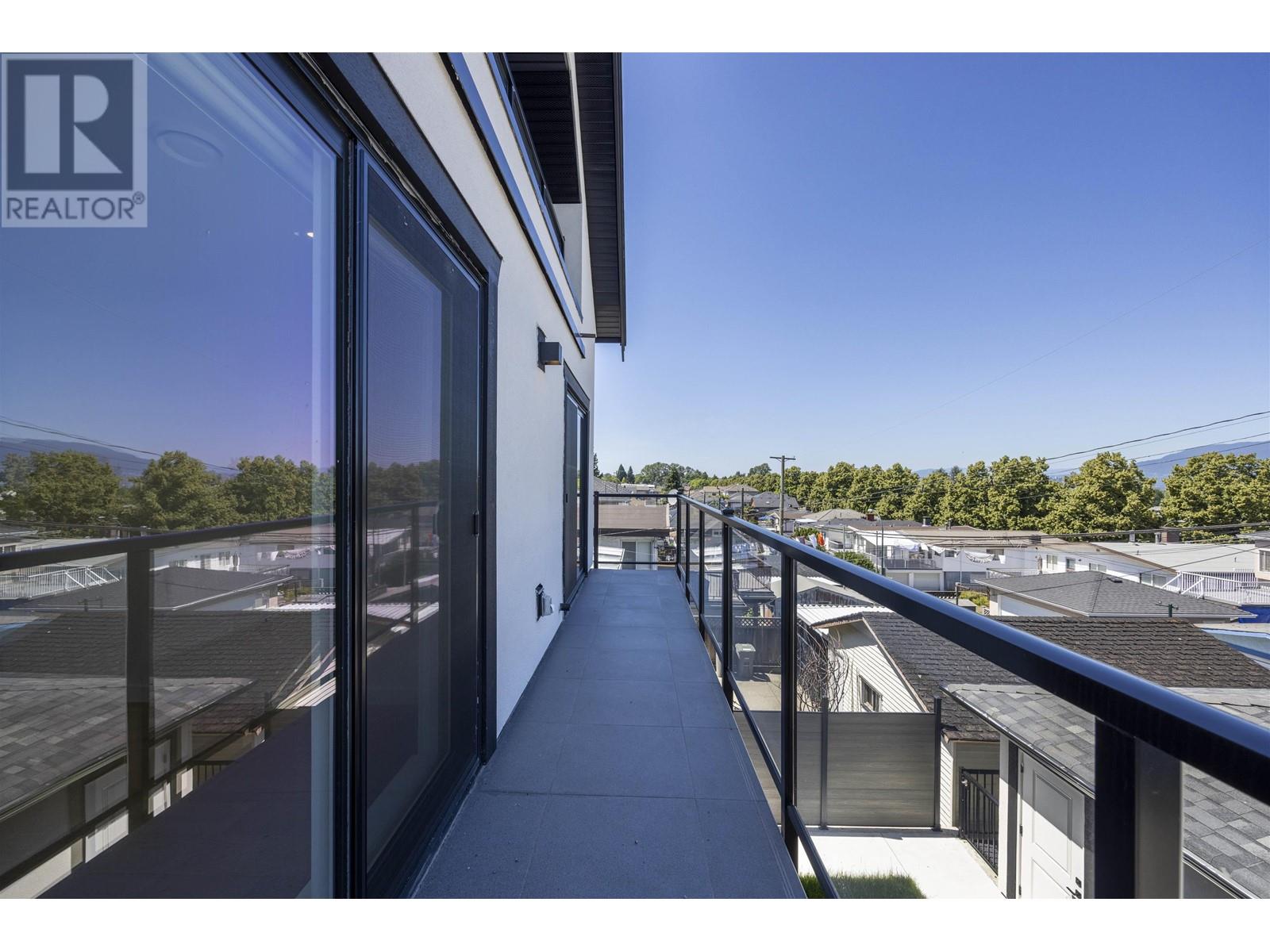 Listing Picture 33 of 34 : 3225 E 29TH AVENUE, Vancouver / 溫哥華 - 魯藝地產 Yvonne Lu Group - MLS Medallion Club Member