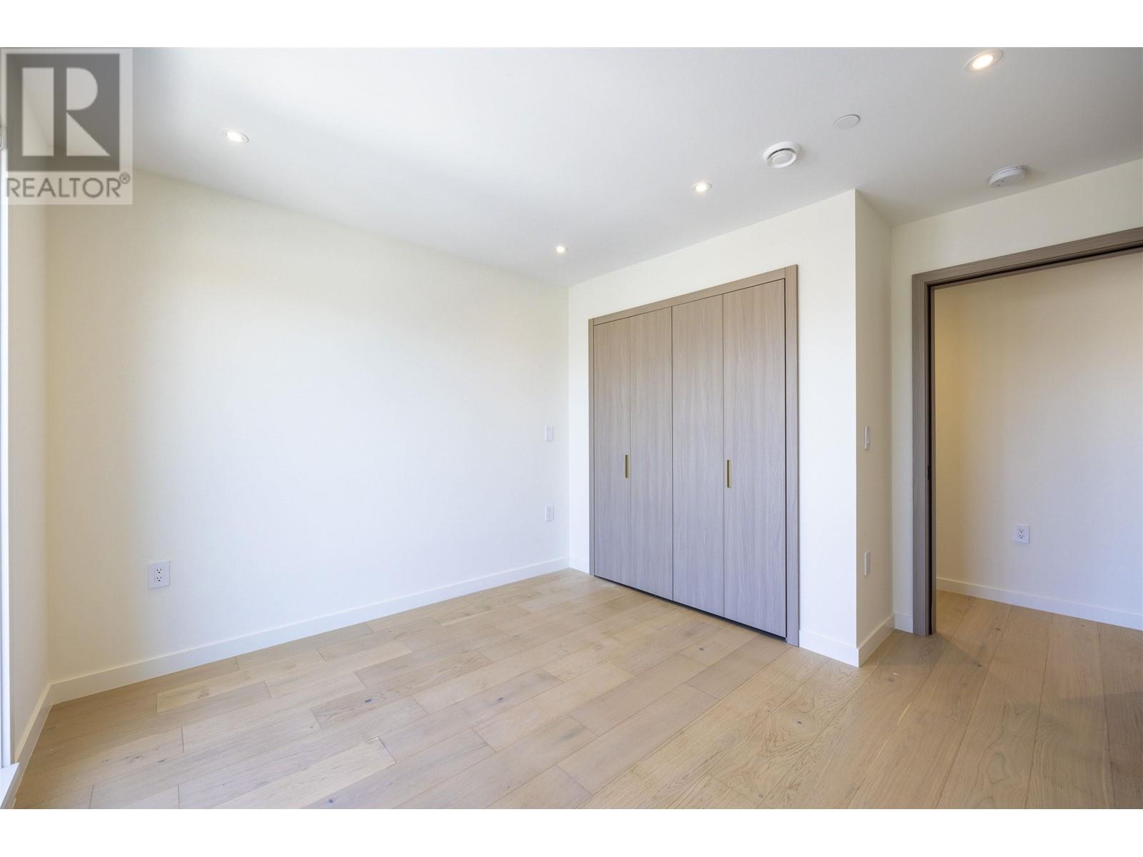 Listing Picture 25 of 34 : 3225 E 29TH AVENUE, Vancouver / 溫哥華 - 魯藝地產 Yvonne Lu Group - MLS Medallion Club Member