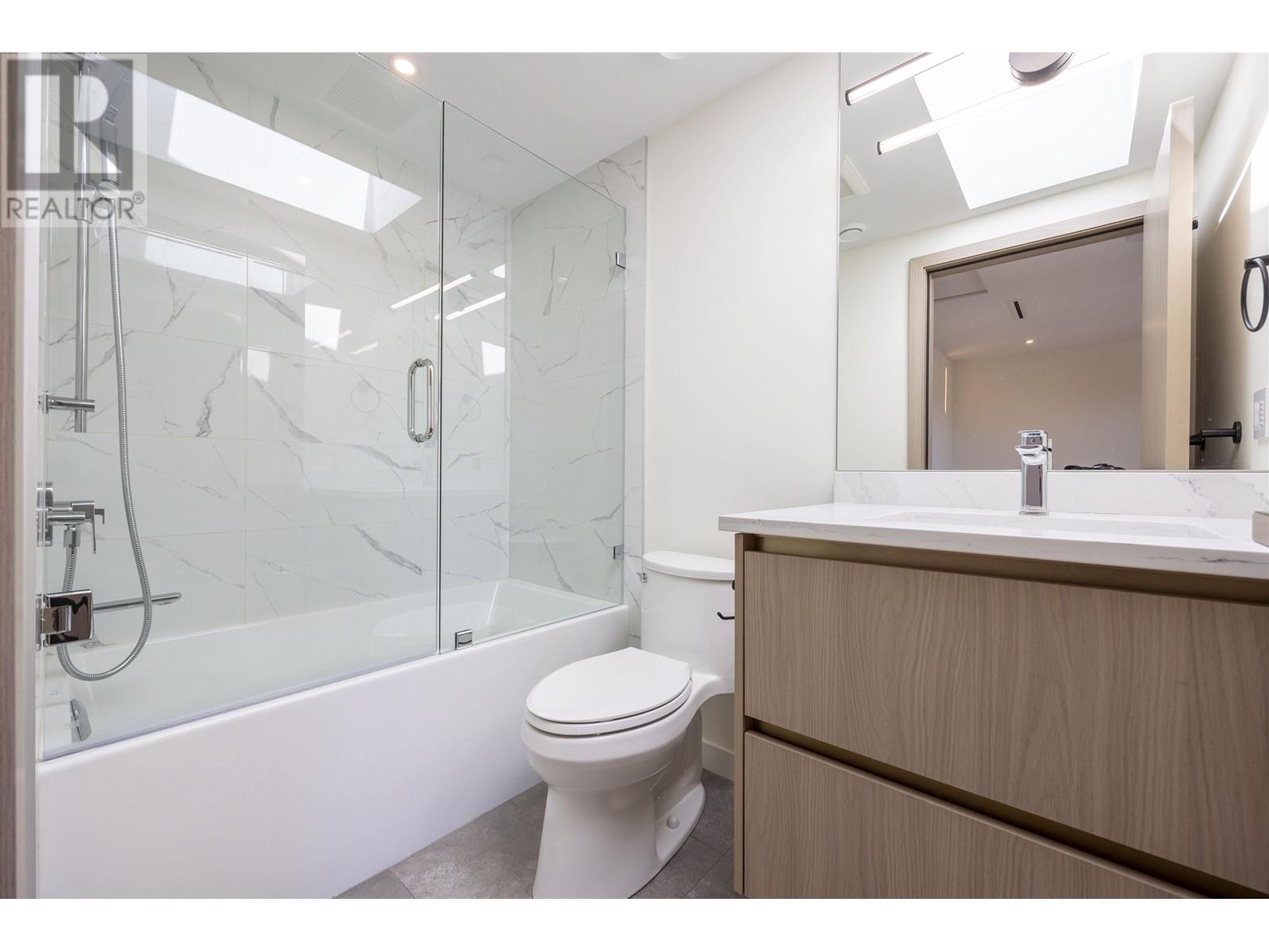 Listing Picture 29 of 34 : 3225 E 29TH AVENUE, Vancouver / 溫哥華 - 魯藝地產 Yvonne Lu Group - MLS Medallion Club Member