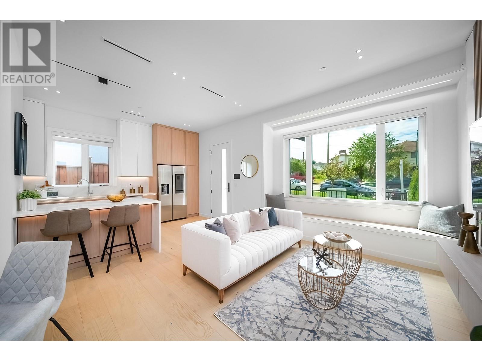 Listing Picture 10 of 30 : 3227 E 29TH AVENUE, Vancouver / 溫哥華 - 魯藝地產 Yvonne Lu Group - MLS Medallion Club Member