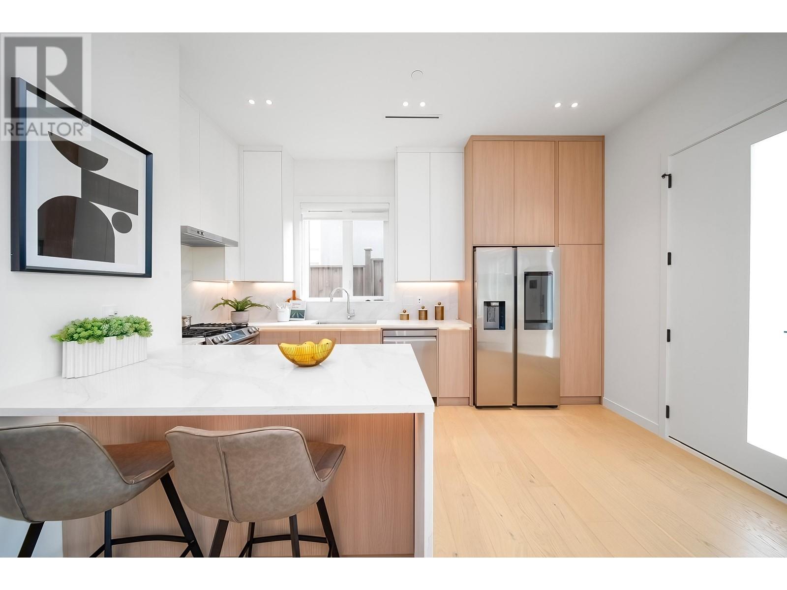 Listing Picture 11 of 30 : 3227 E 29TH AVENUE, Vancouver / 溫哥華 - 魯藝地產 Yvonne Lu Group - MLS Medallion Club Member