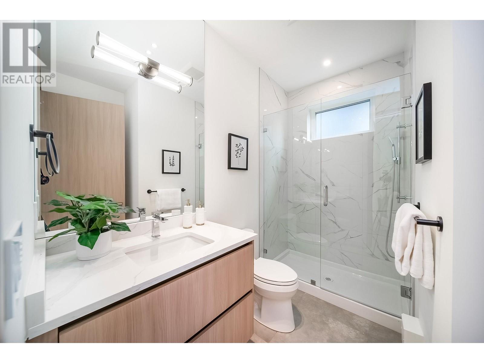 Listing Picture 22 of 30 : 3227 E 29TH AVENUE, Vancouver / 溫哥華 - 魯藝地產 Yvonne Lu Group - MLS Medallion Club Member