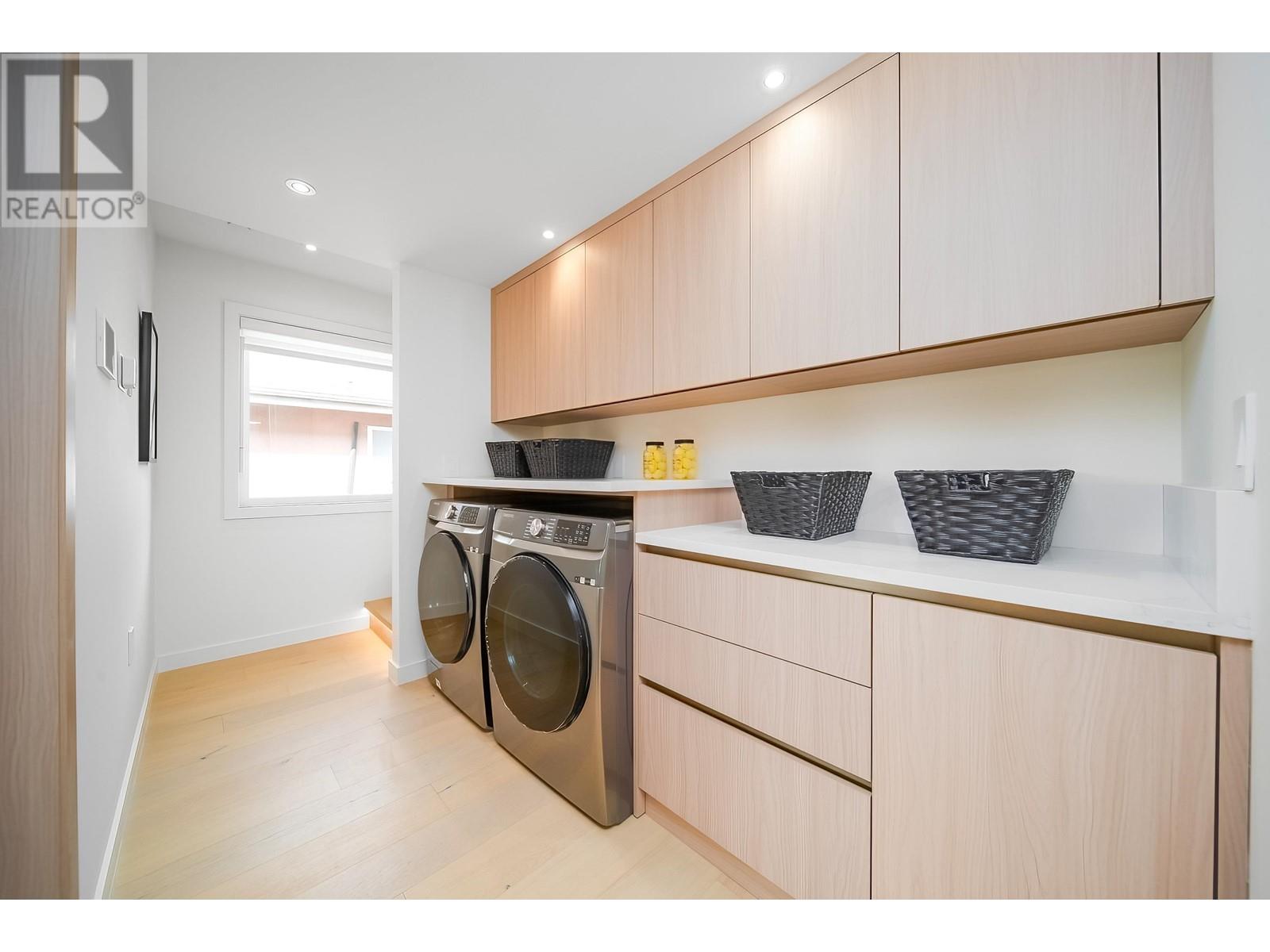 Listing Picture 21 of 30 : 3227 E 29TH AVENUE, Vancouver / 溫哥華 - 魯藝地產 Yvonne Lu Group - MLS Medallion Club Member