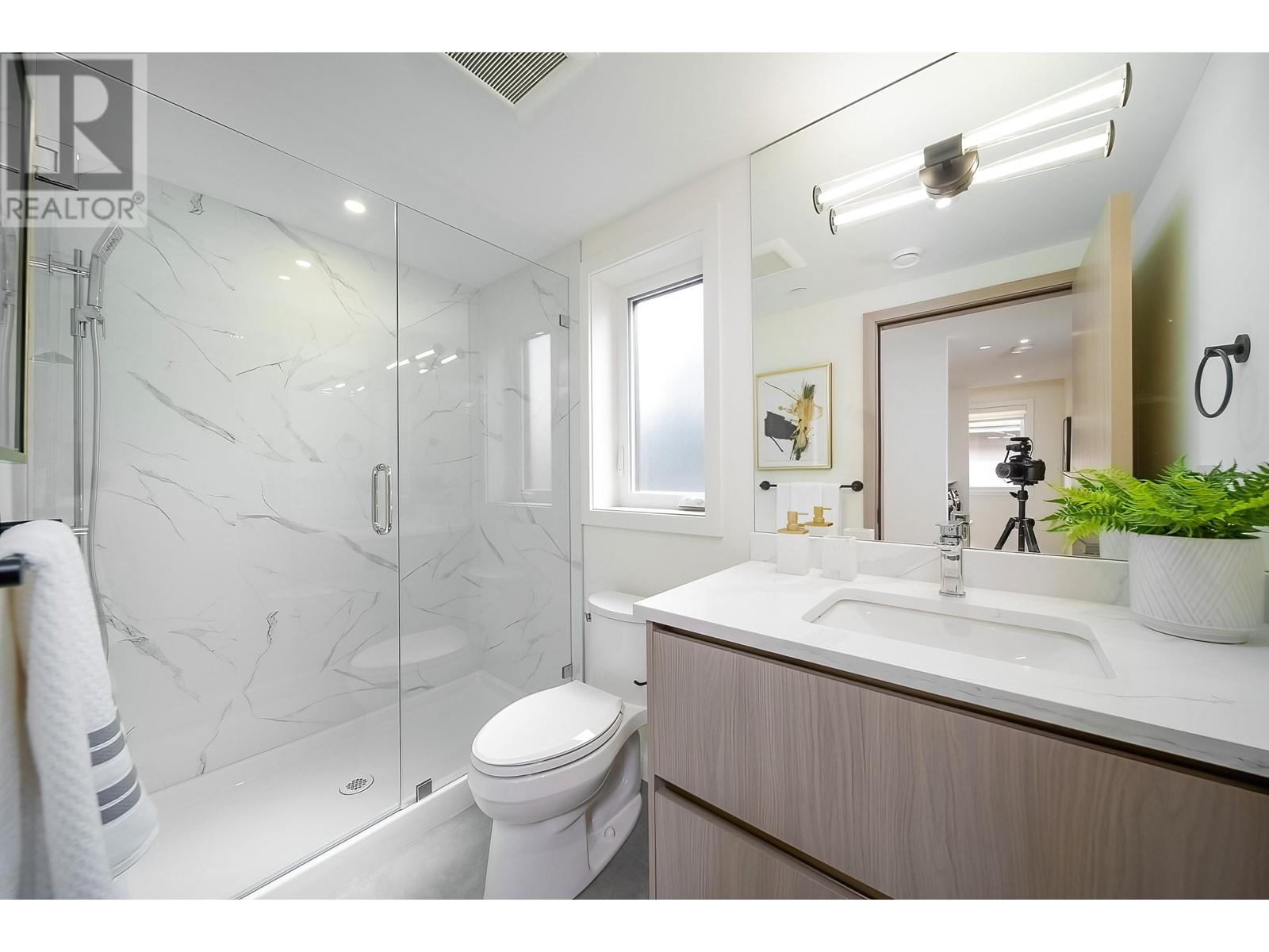 Listing Picture 26 of 30 : 3227 E 29TH AVENUE, Vancouver / 溫哥華 - 魯藝地產 Yvonne Lu Group - MLS Medallion Club Member