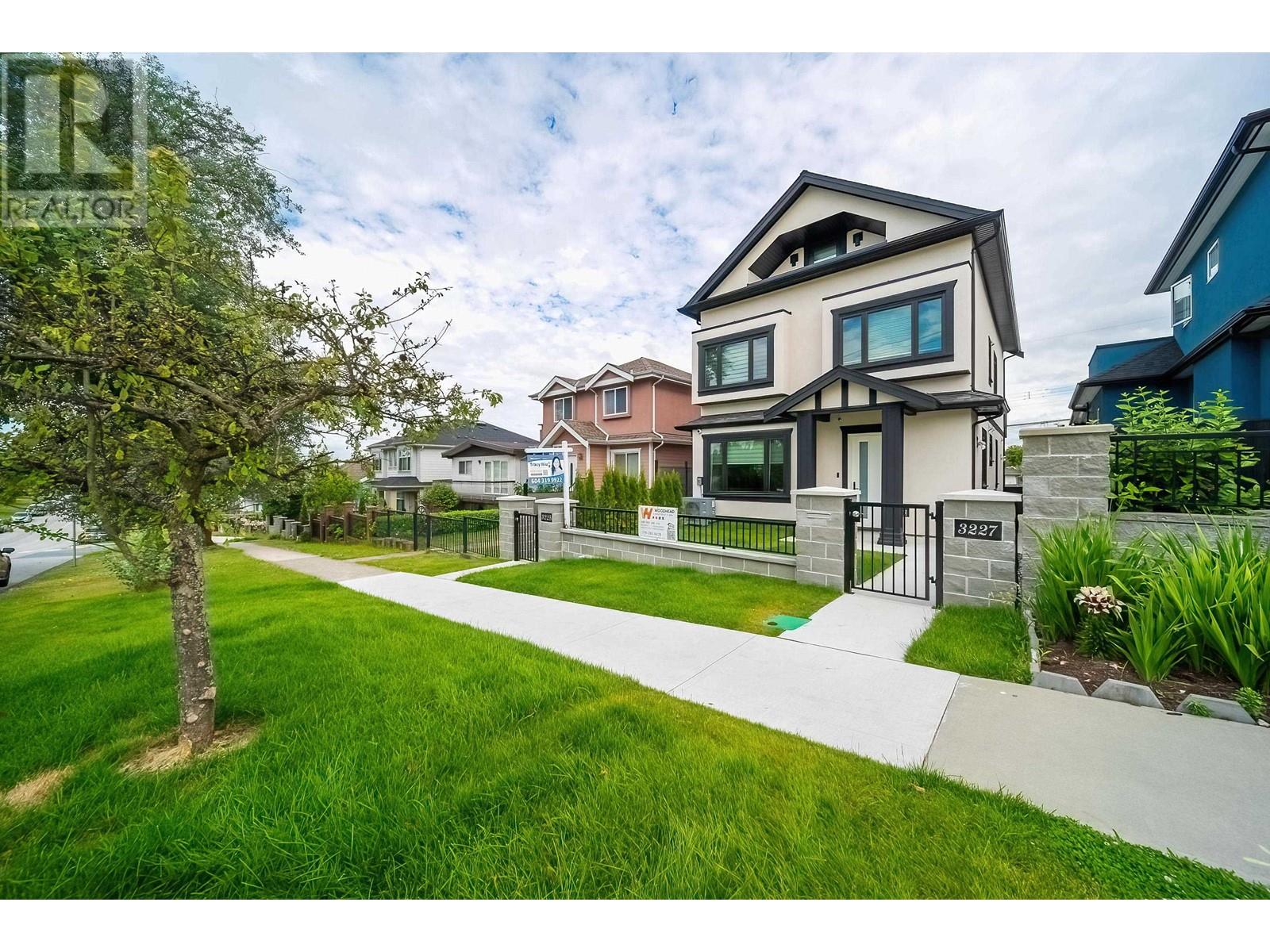 Listing Picture 2 of 30 : 3227 E 29TH AVENUE, Vancouver / 溫哥華 - 魯藝地產 Yvonne Lu Group - MLS Medallion Club Member