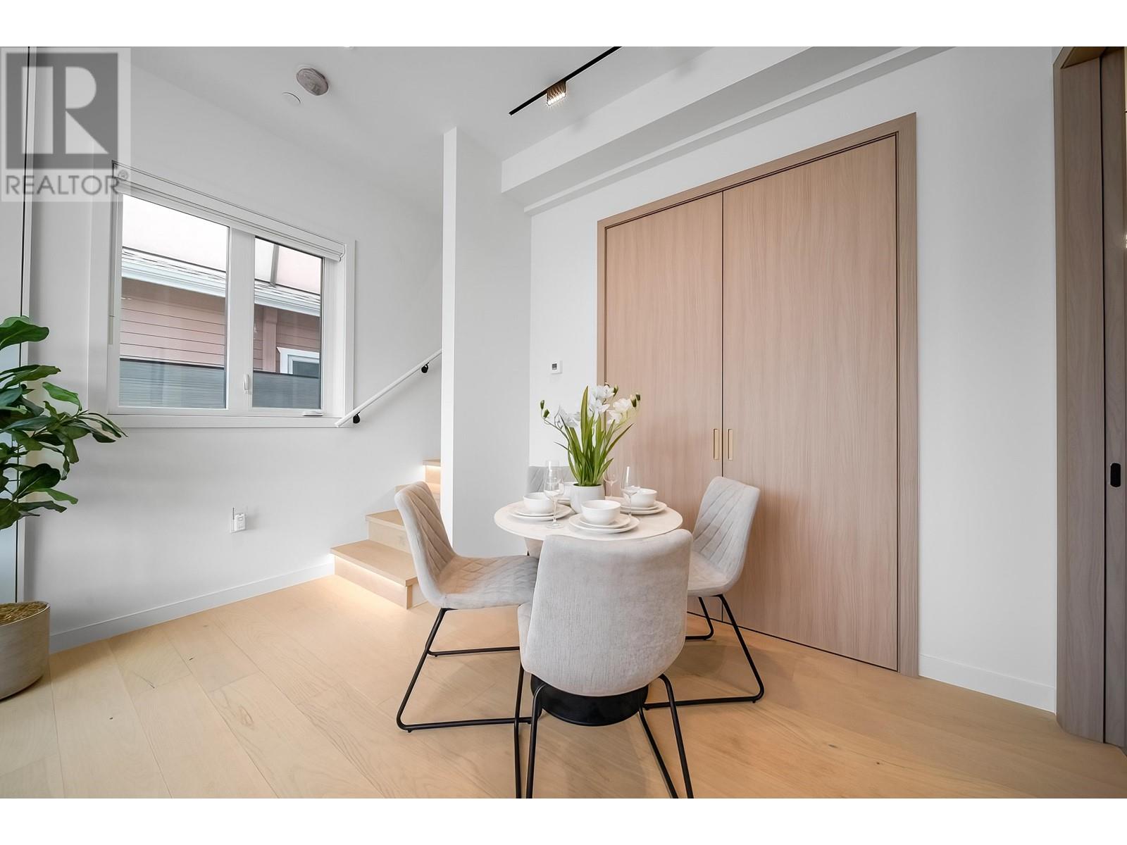 Listing Picture 18 of 30 : 3227 E 29TH AVENUE, Vancouver / 溫哥華 - 魯藝地產 Yvonne Lu Group - MLS Medallion Club Member