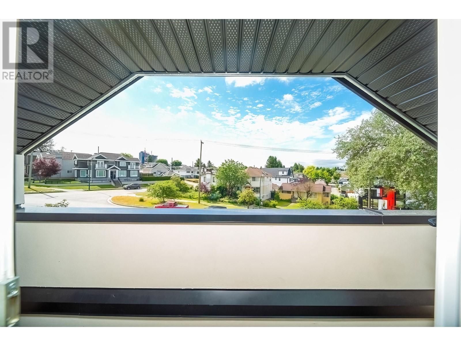 Listing Picture 27 of 30 : 3227 E 29TH AVENUE, Vancouver / 溫哥華 - 魯藝地產 Yvonne Lu Group - MLS Medallion Club Member