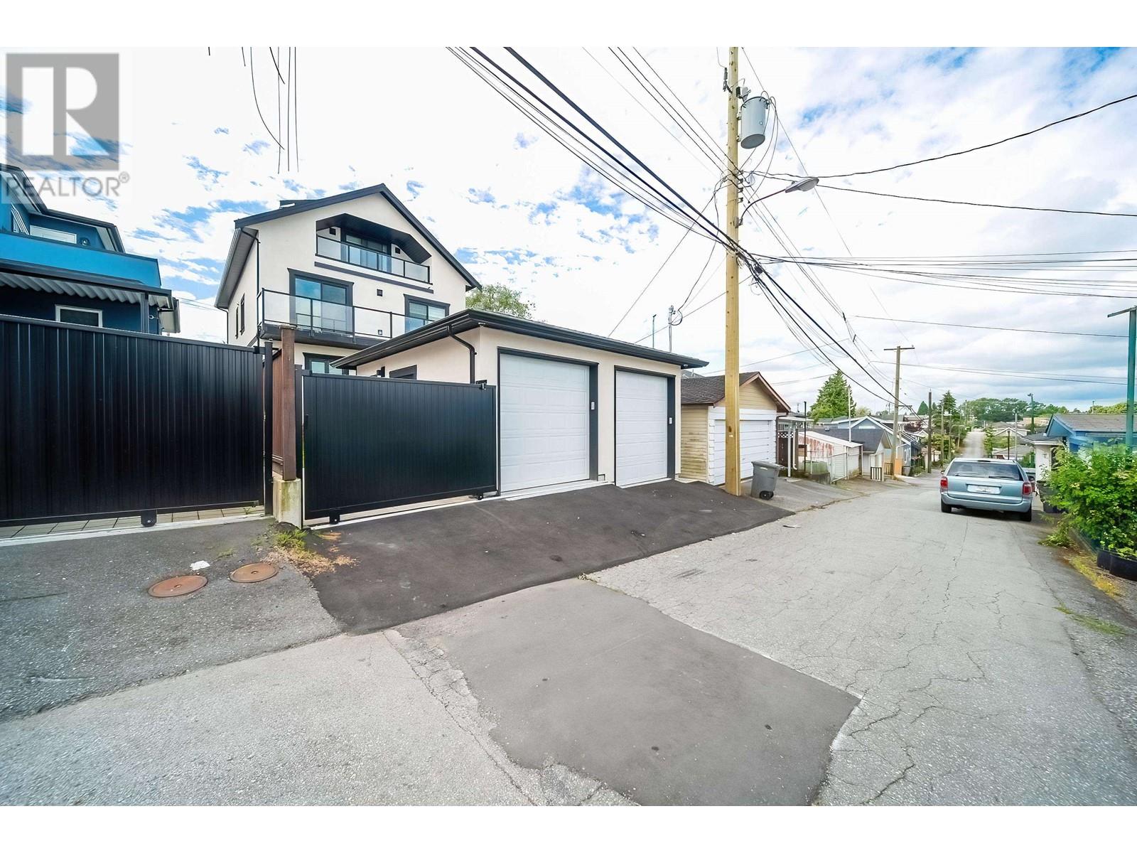 Listing Picture 30 of 30 : 3227 E 29TH AVENUE, Vancouver / 溫哥華 - 魯藝地產 Yvonne Lu Group - MLS Medallion Club Member