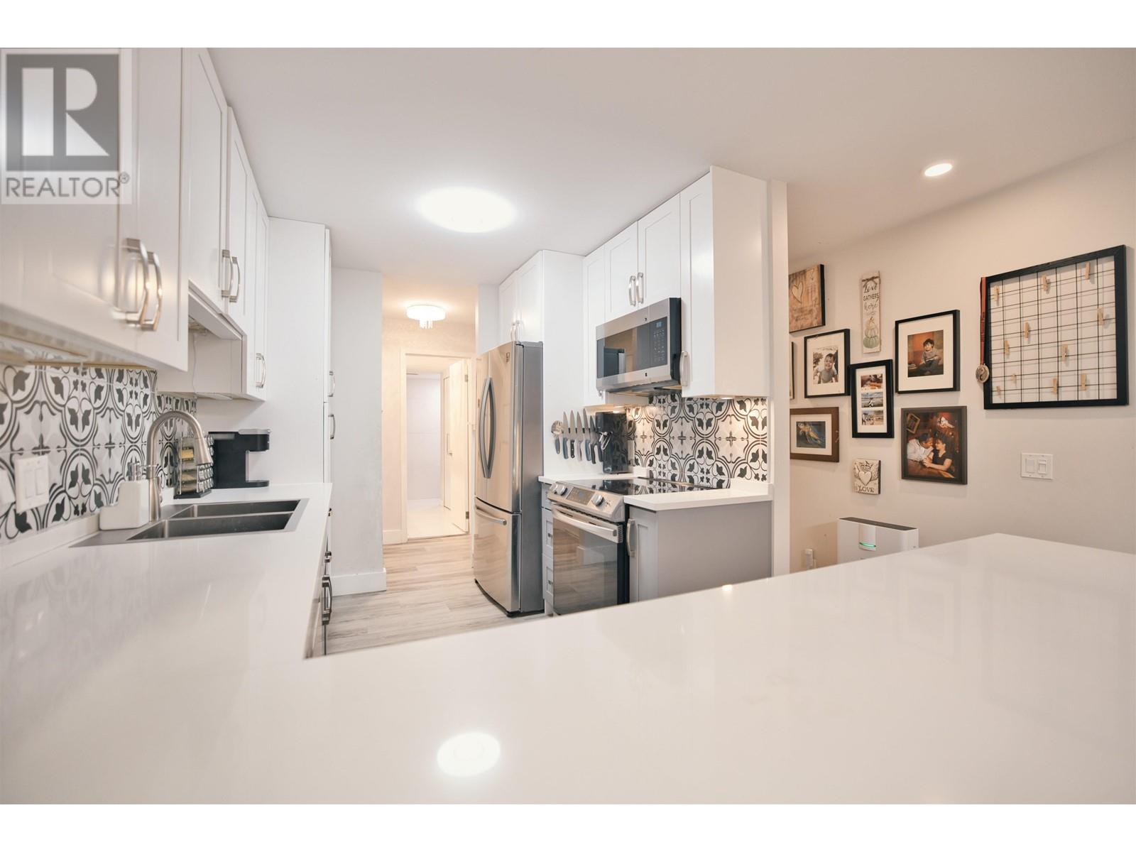 T1801 3970 Carrigan Court, Burnaby, British Columbia  V3N 4S5 - Photo 4 - R2981317