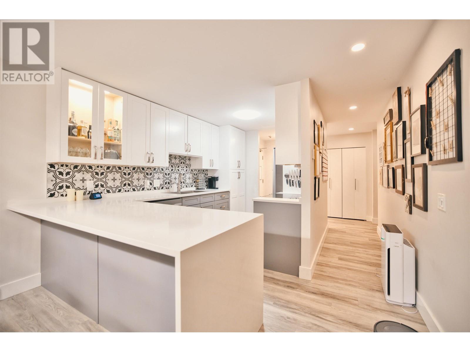 T1801 3970 CARRIGAN COURT, burnaby, British Columbia
