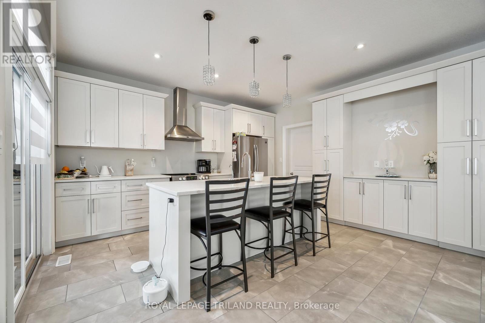 Photo 12 of 50 for 2544 Holbrook Drive
