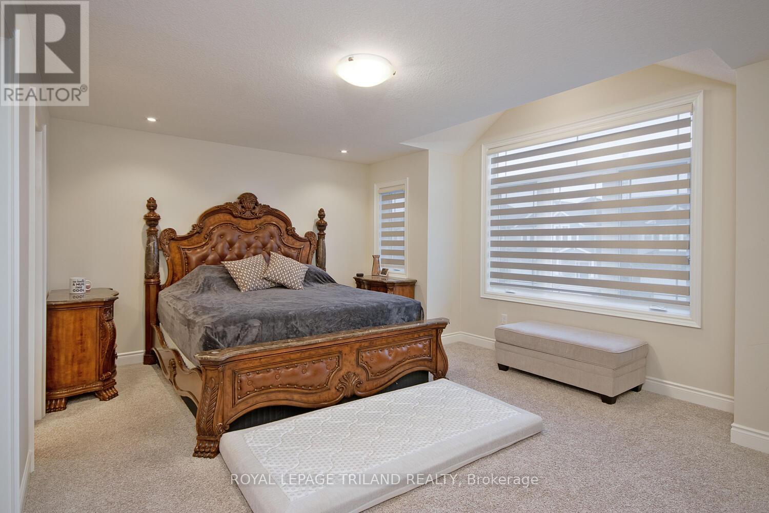 Photo 18 of 50 for 2544 Holbrook Drive