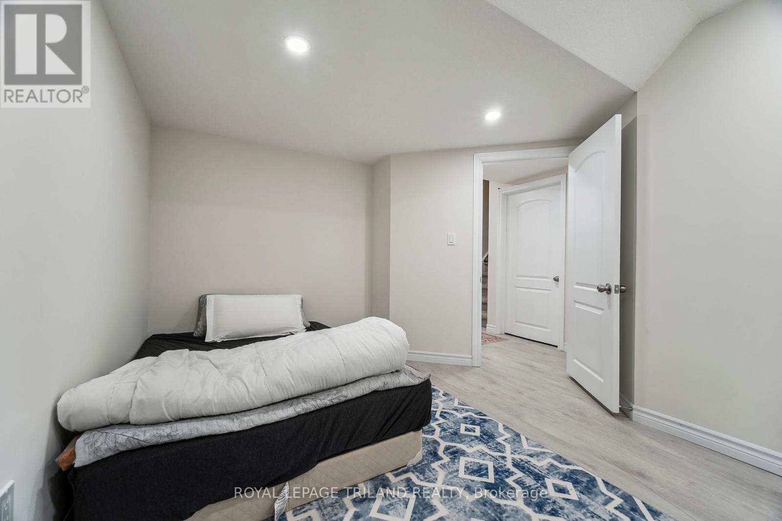 Photo 31 of 50 for 2544 Holbrook Drive