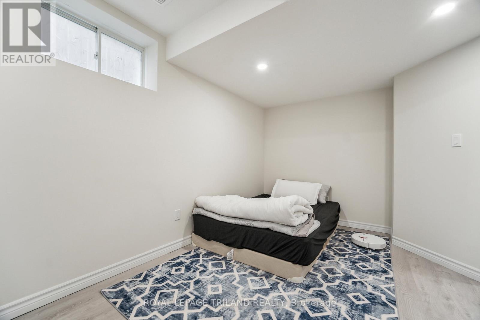 Photo 32 of 50 for 2544 Holbrook Drive