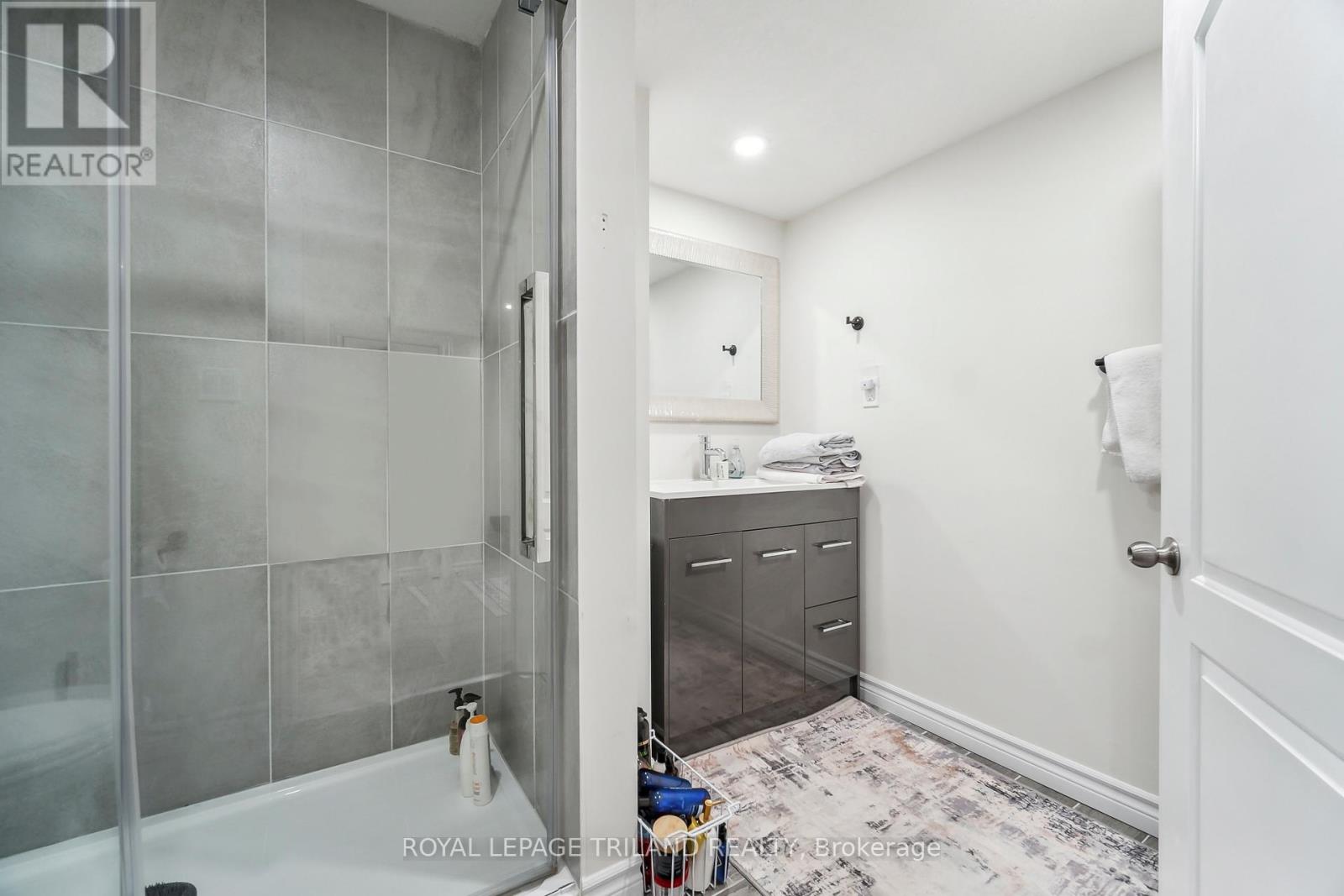 Photo 34 of 50 for 2544 Holbrook Drive