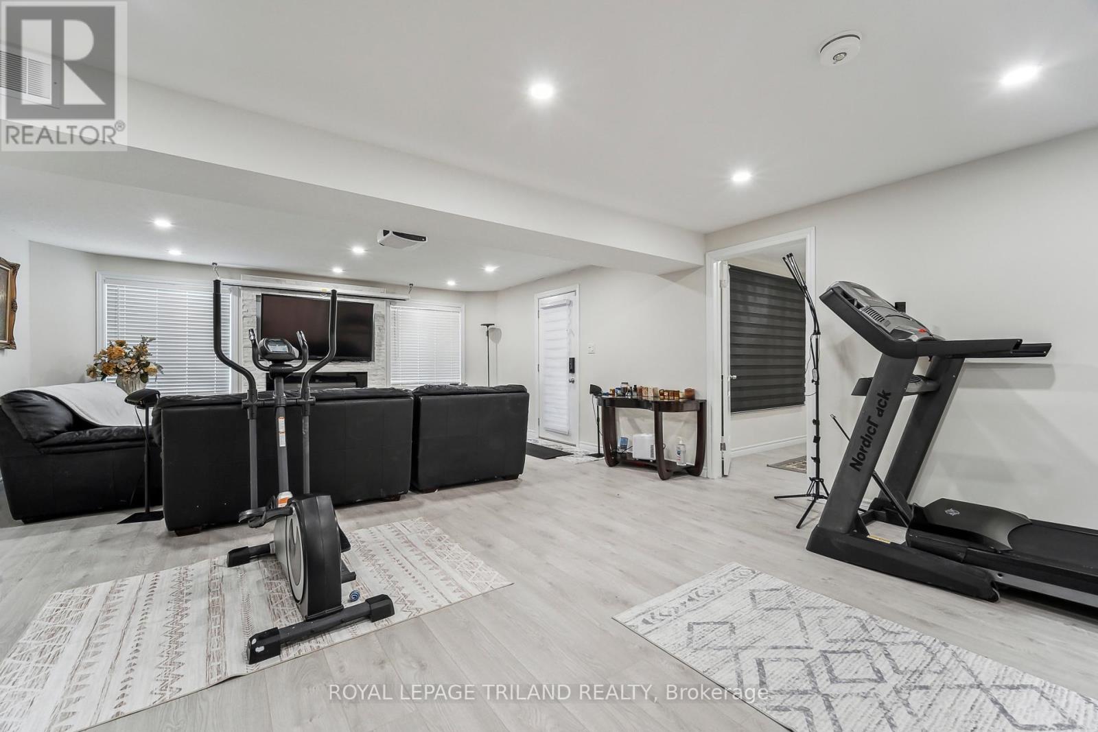 Photo 36 of 50 for 2544 Holbrook Drive
