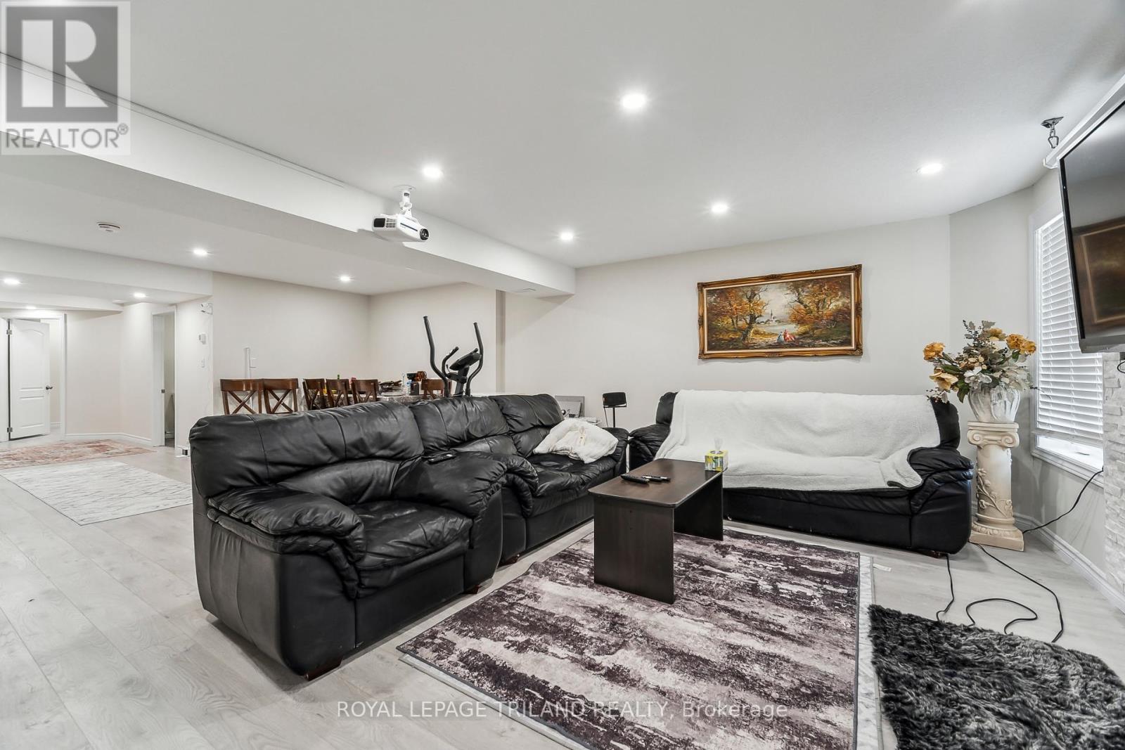Photo 39 of 50 for 2544 Holbrook Drive