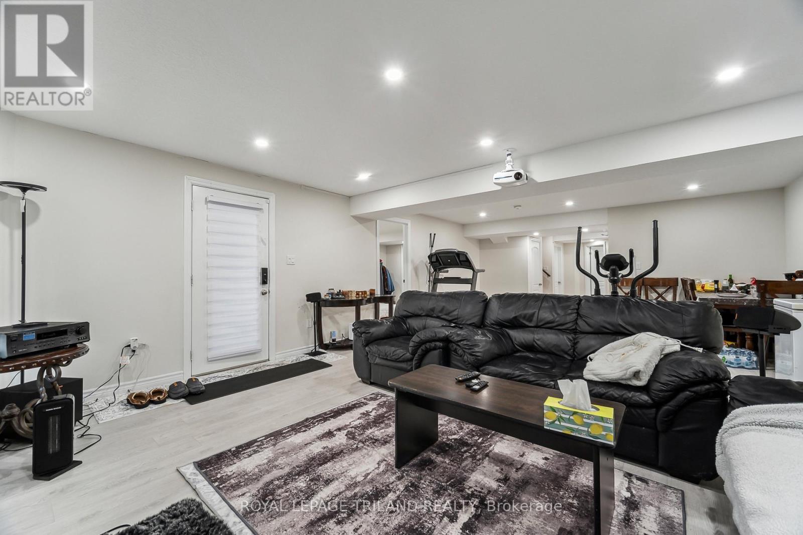 Photo 40 of 50 for 2544 Holbrook Drive