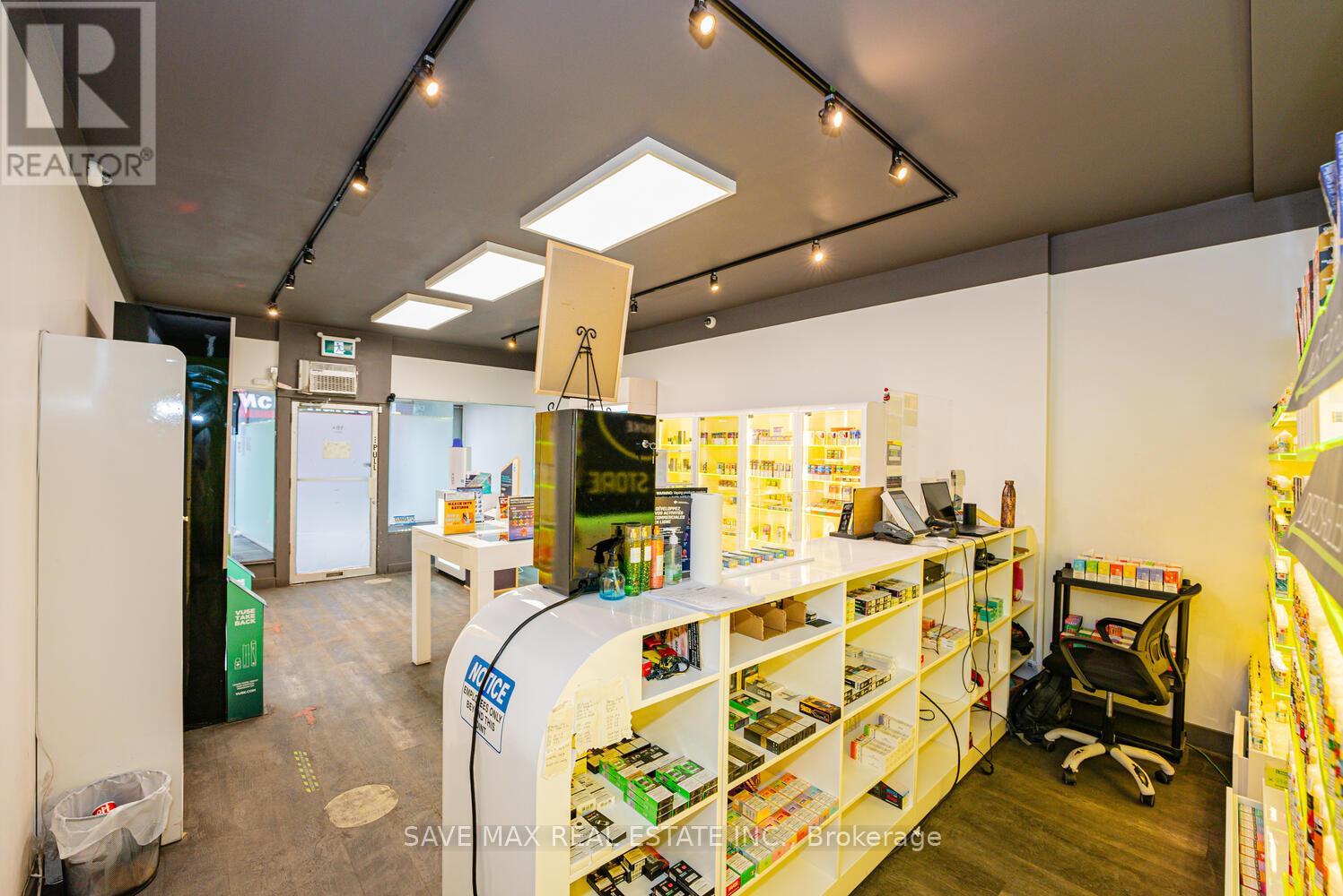 886 Bloor Street W, Toronto, Ontario  M6G 1M5 - Photo 10 - W12048322