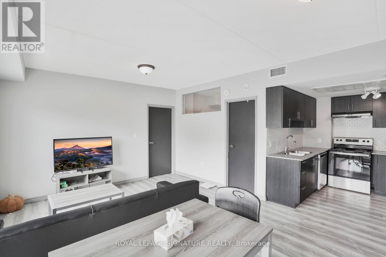H404 - 275 Larch Street, Waterloo, Ontario  N2L 3R2 - Photo 15 - X12049250