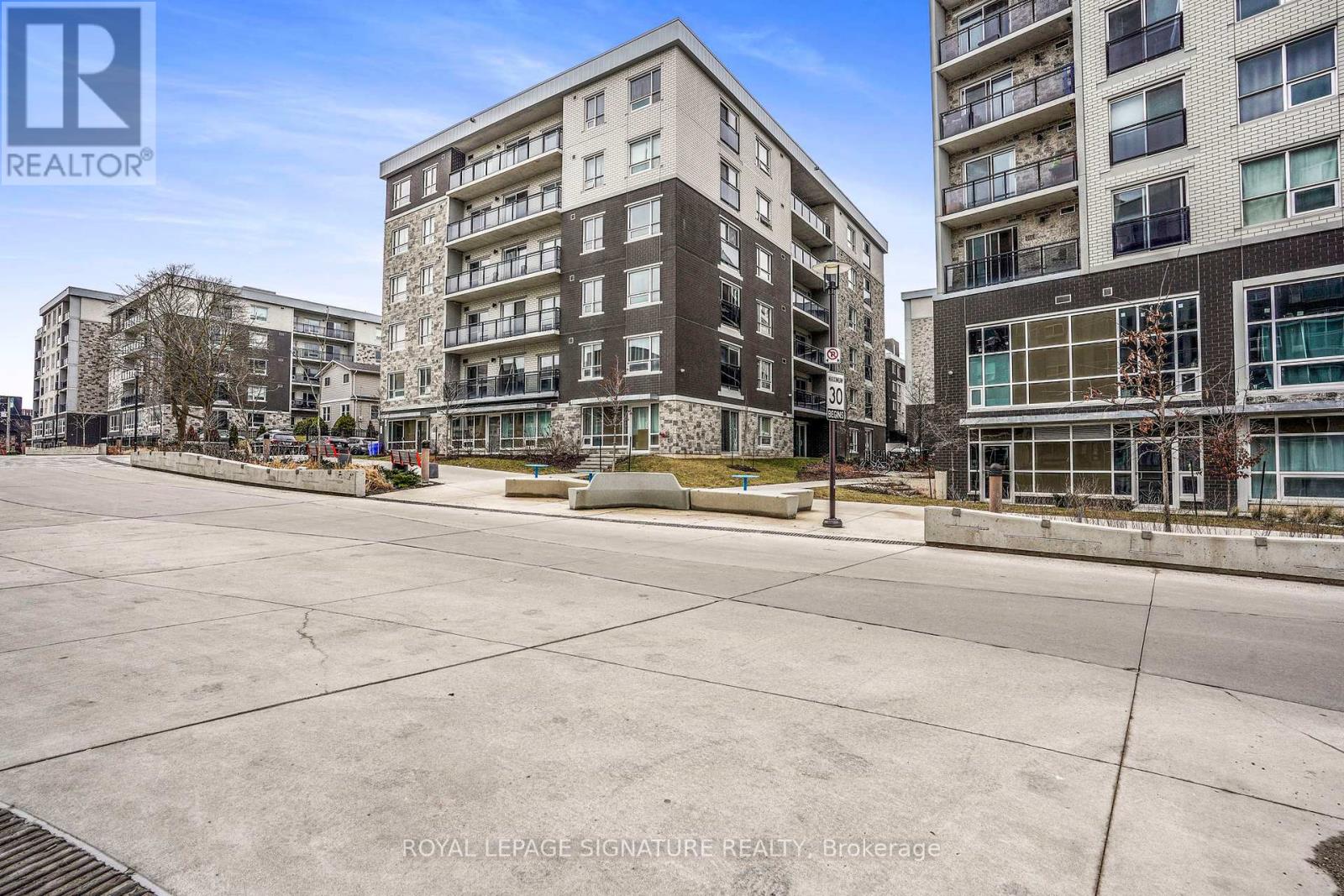 H404 - 275 Larch Street, Waterloo, Ontario  N2L 3R2 - Photo 2 - X12049250