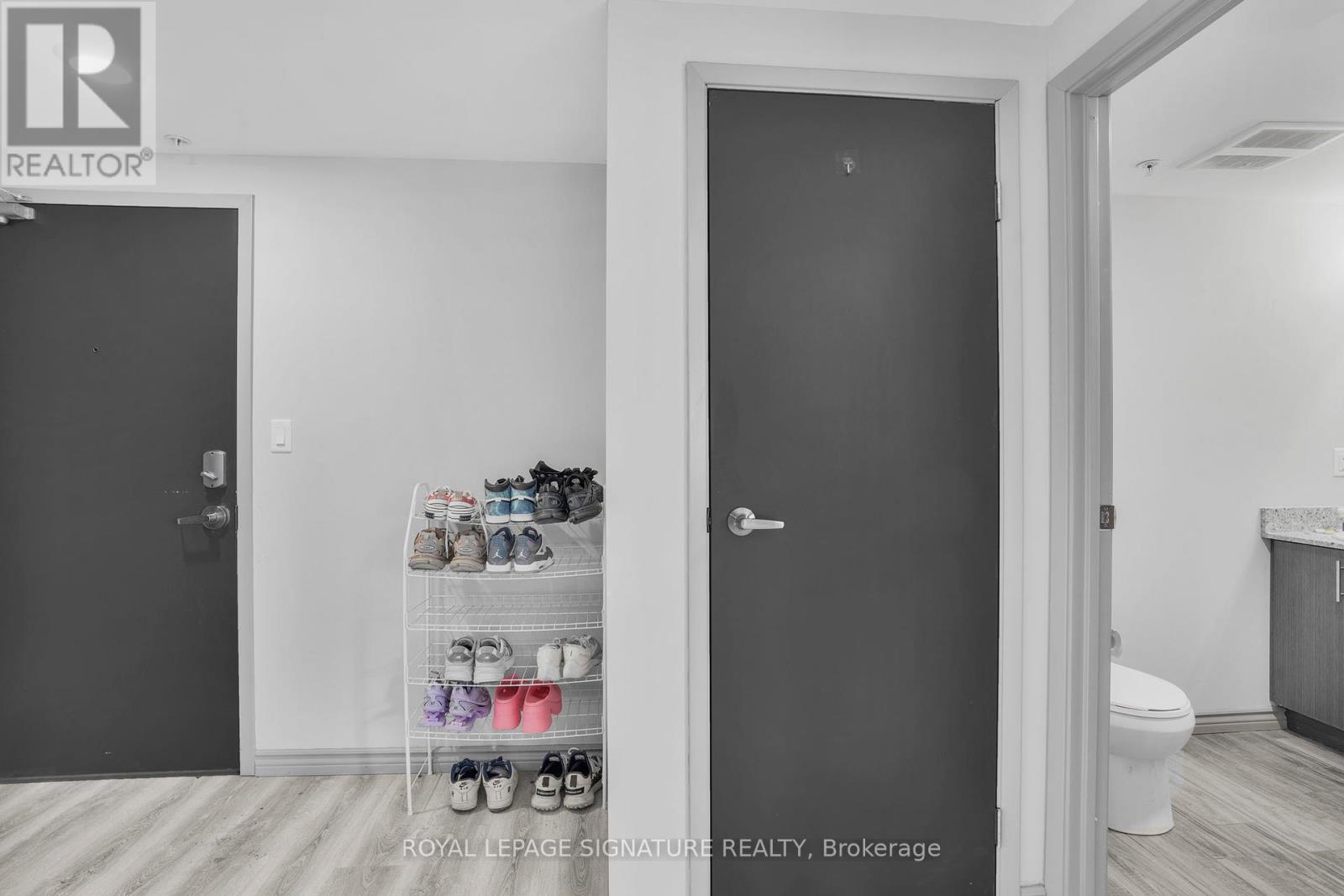 H404 - 275 Larch Street, Waterloo, Ontario  N2L 3R2 - Photo 7 - X12049250