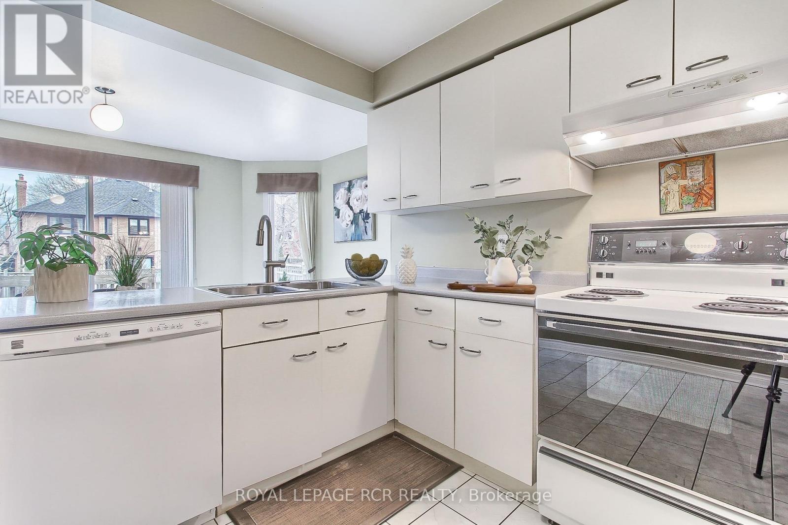 611 Gagnon Place, Newmarket (Stonehaven-Wyndham), Ontario  L3X 1V8 - Photo 17 - N12049401