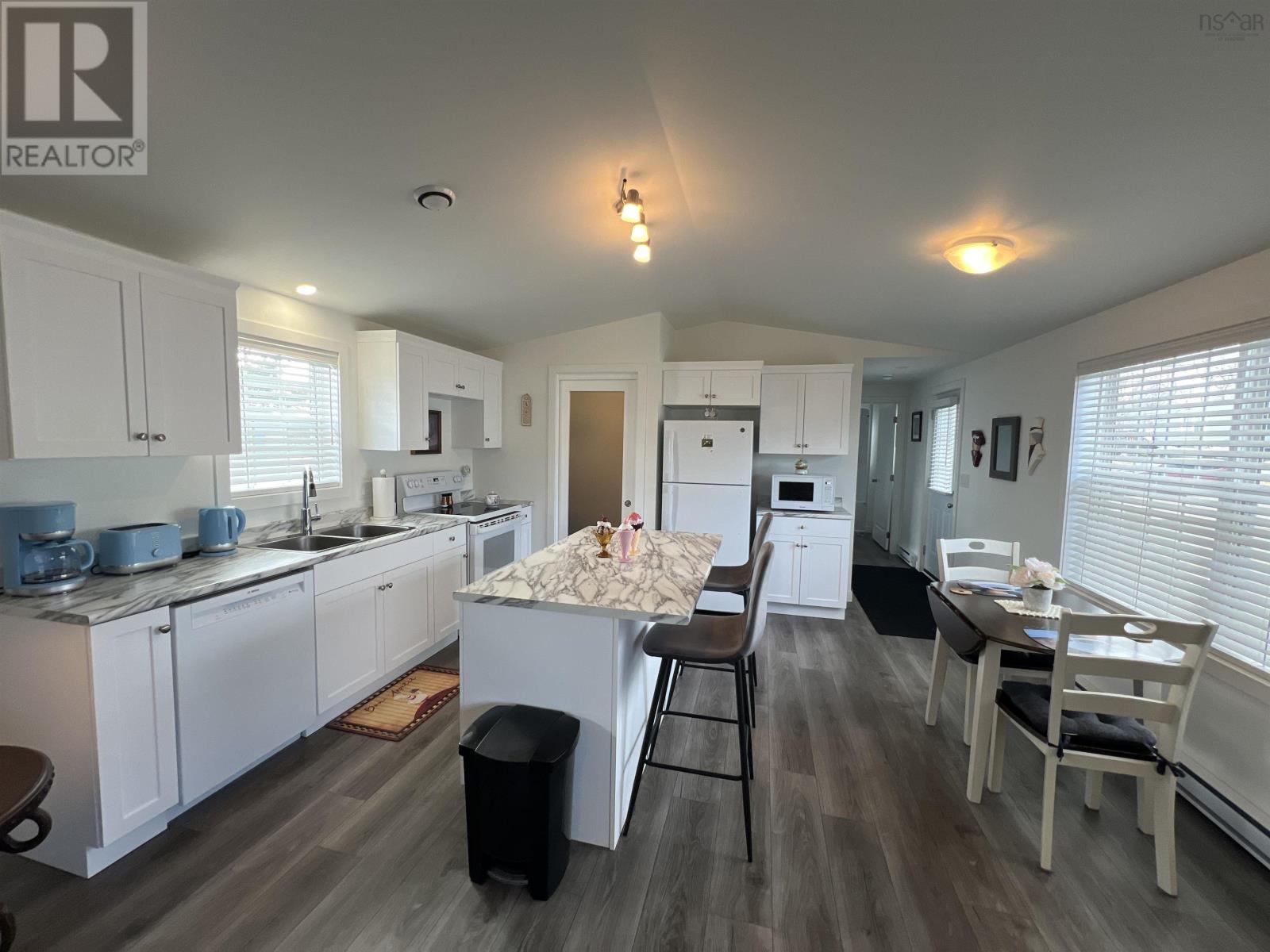 4 Macleod Avenue, Port Hawkesbury, Nova Scotia  B9A 3L5 - Photo 9 - 202506177