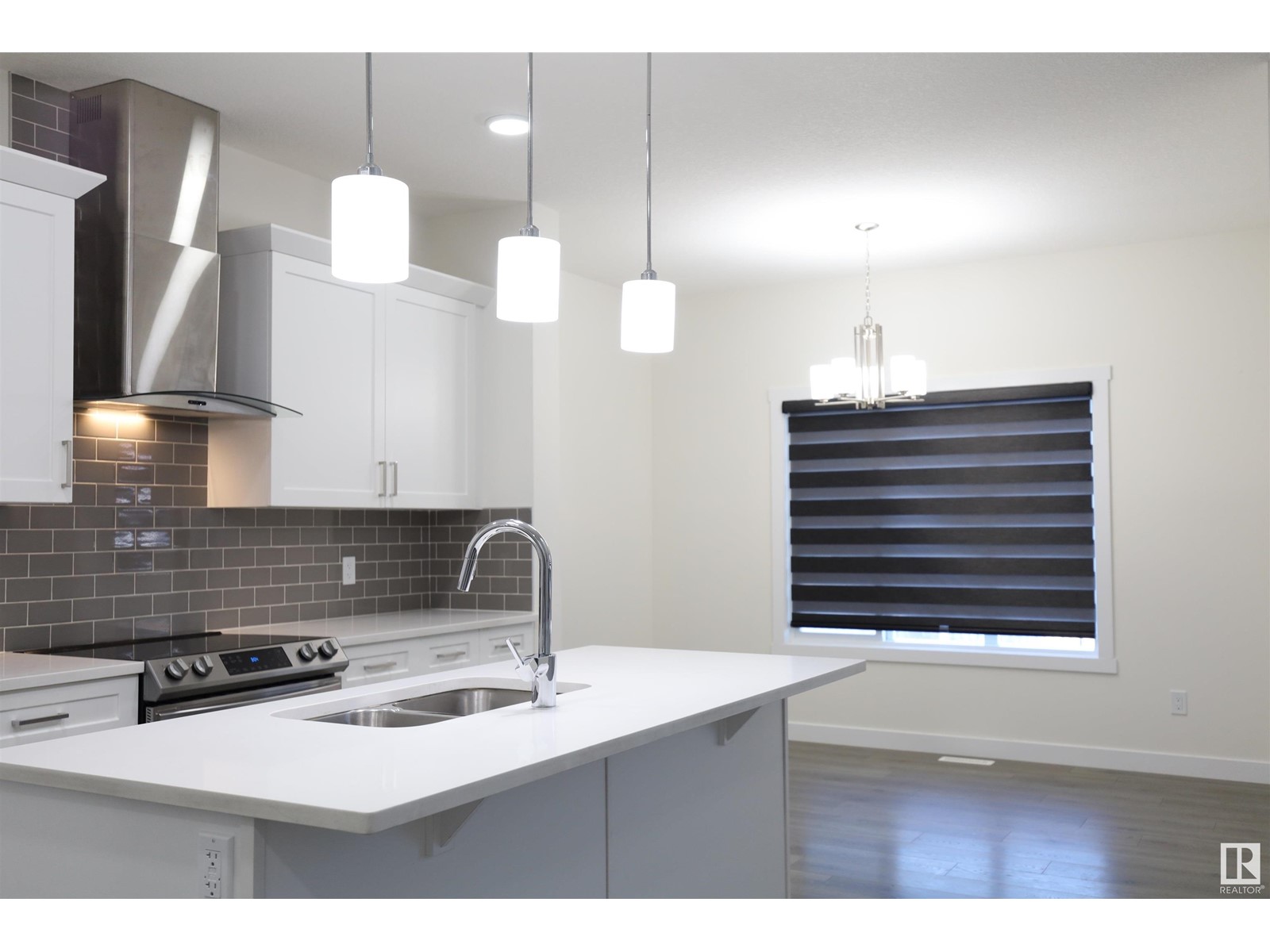 Property at 22020 82 AV NW image 4