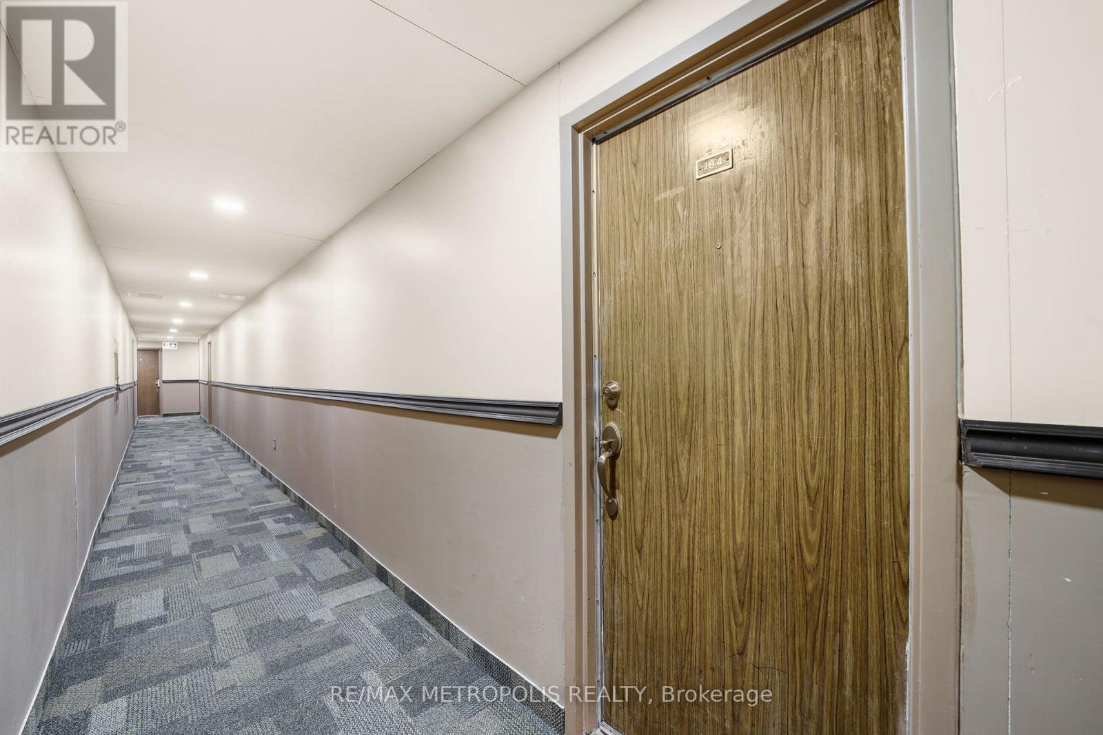 Property at 184 - 2095 ROCHE COURT image 5