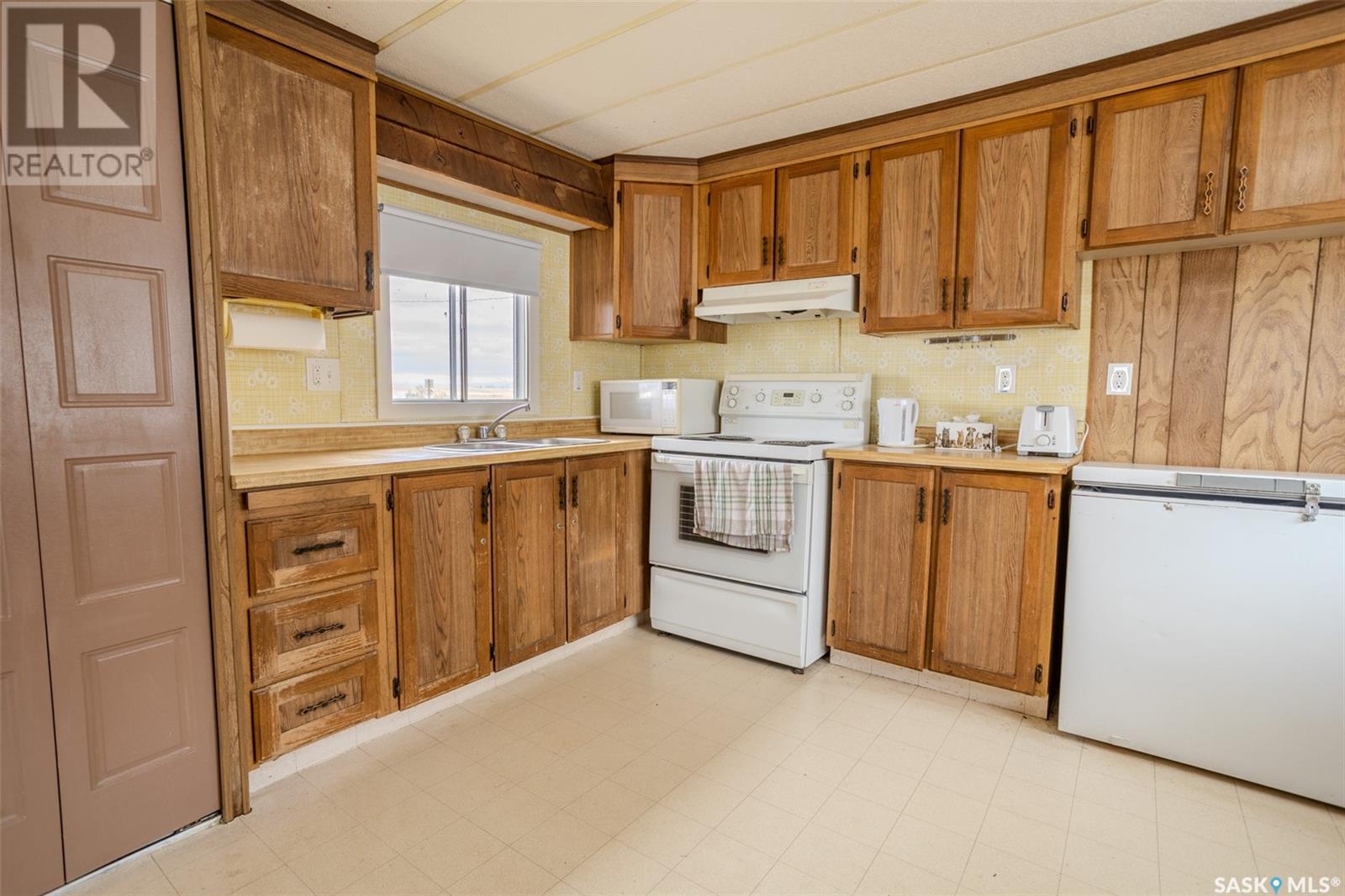 1&2 Lakeview Avenue, Martinsons Beach, Saskatchewan  S0M 1X0 - Photo 5 - SK000110