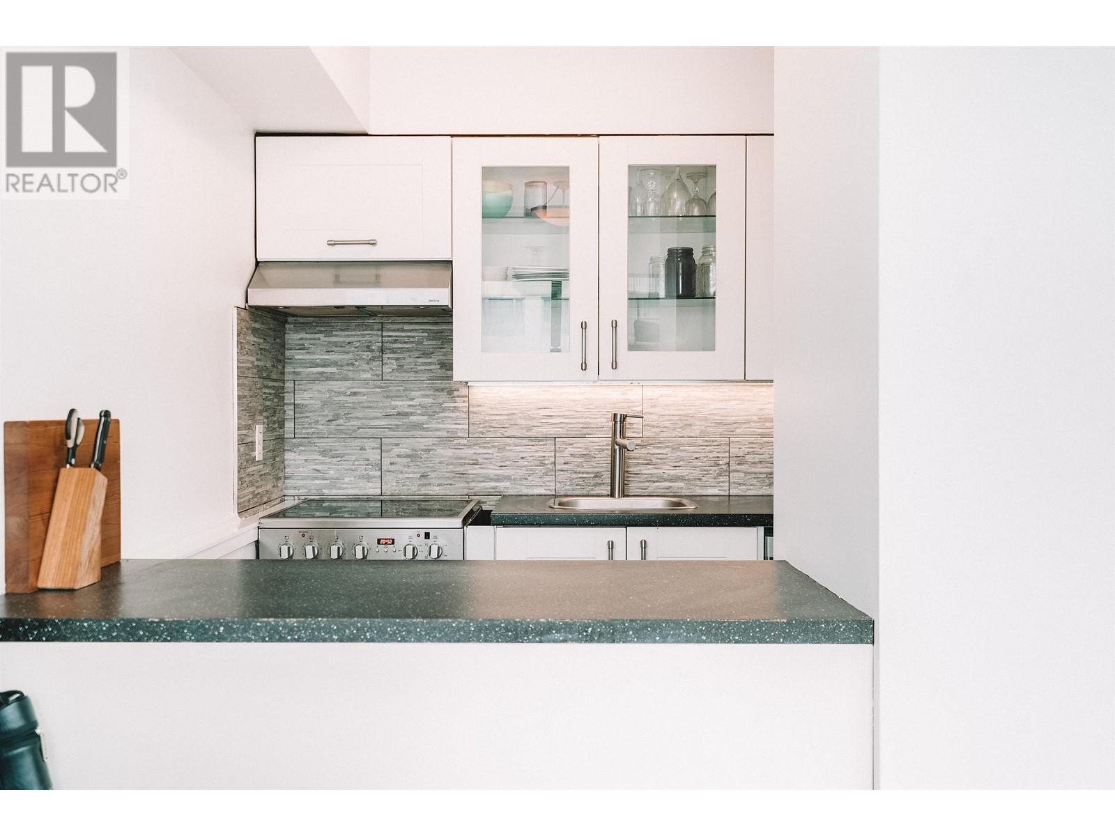 304 1534 Harwood Street, Vancouver, British Columbia  V6G 1X9 - Photo 5 - R2983106