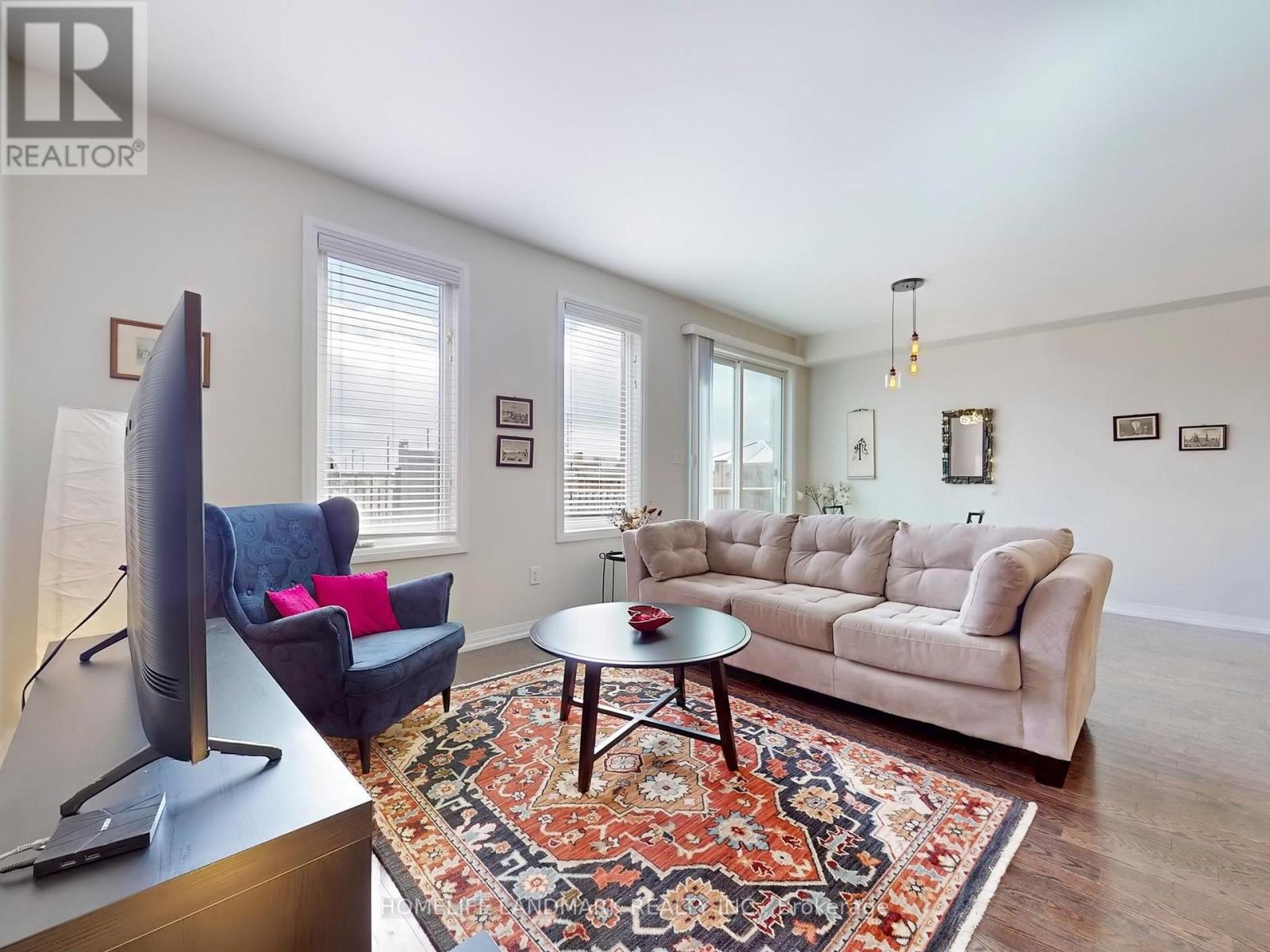 Property at 813 BANKS CRESCENT image 2