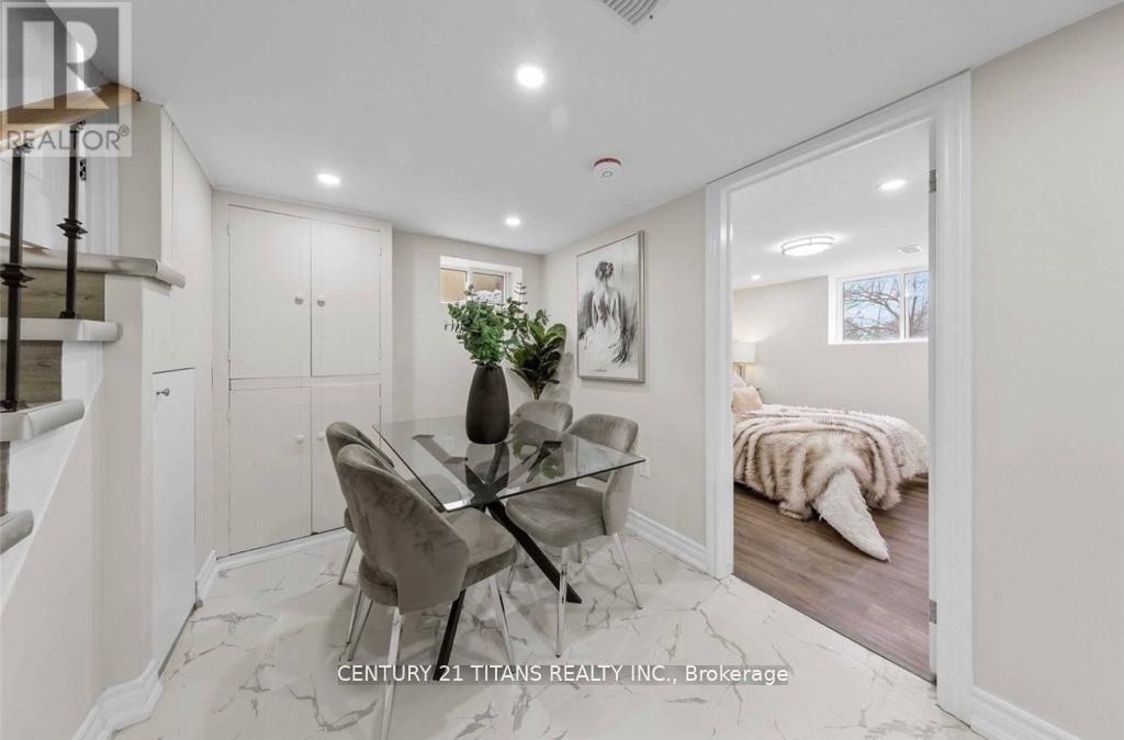 56 Stonehenge Crescent, Toronto, Ontario  M1G 2P6 - Photo 2 - E12049477