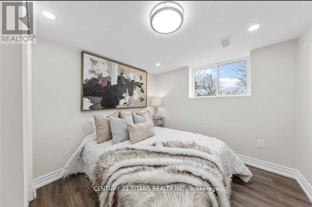 56 Stonehenge Crescent, Toronto, Ontario  M1G 2P6 - Photo 3 - E12049477