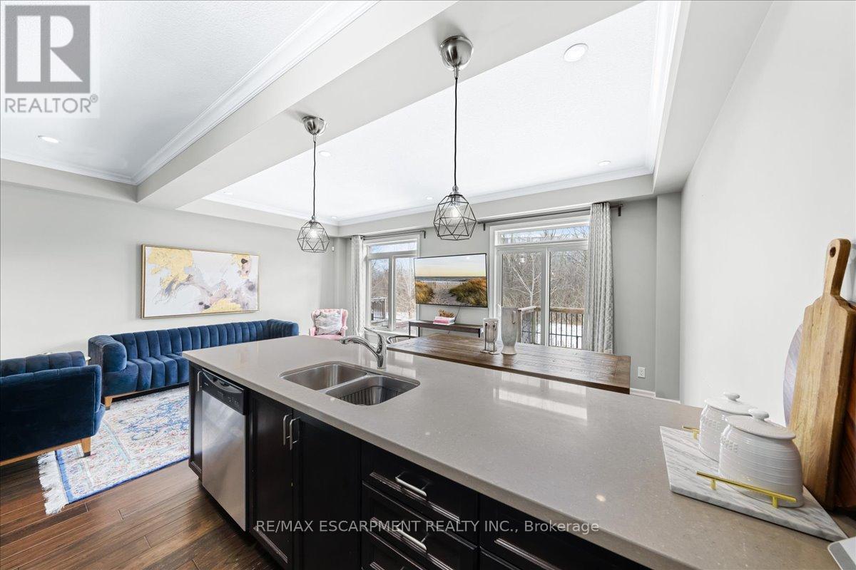 Property at 75 SOUTHSHORE CRESCENT image 2