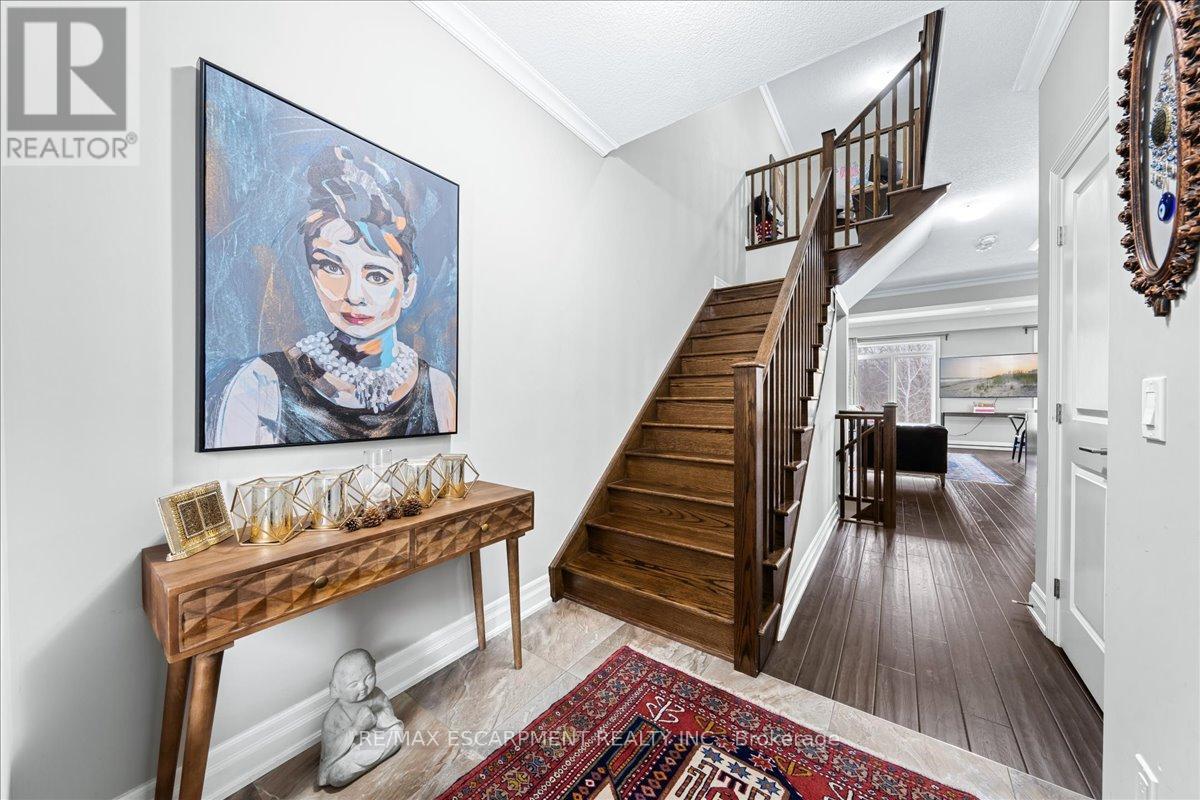Property at 75 SOUTHSHORE CRESCENT image 3