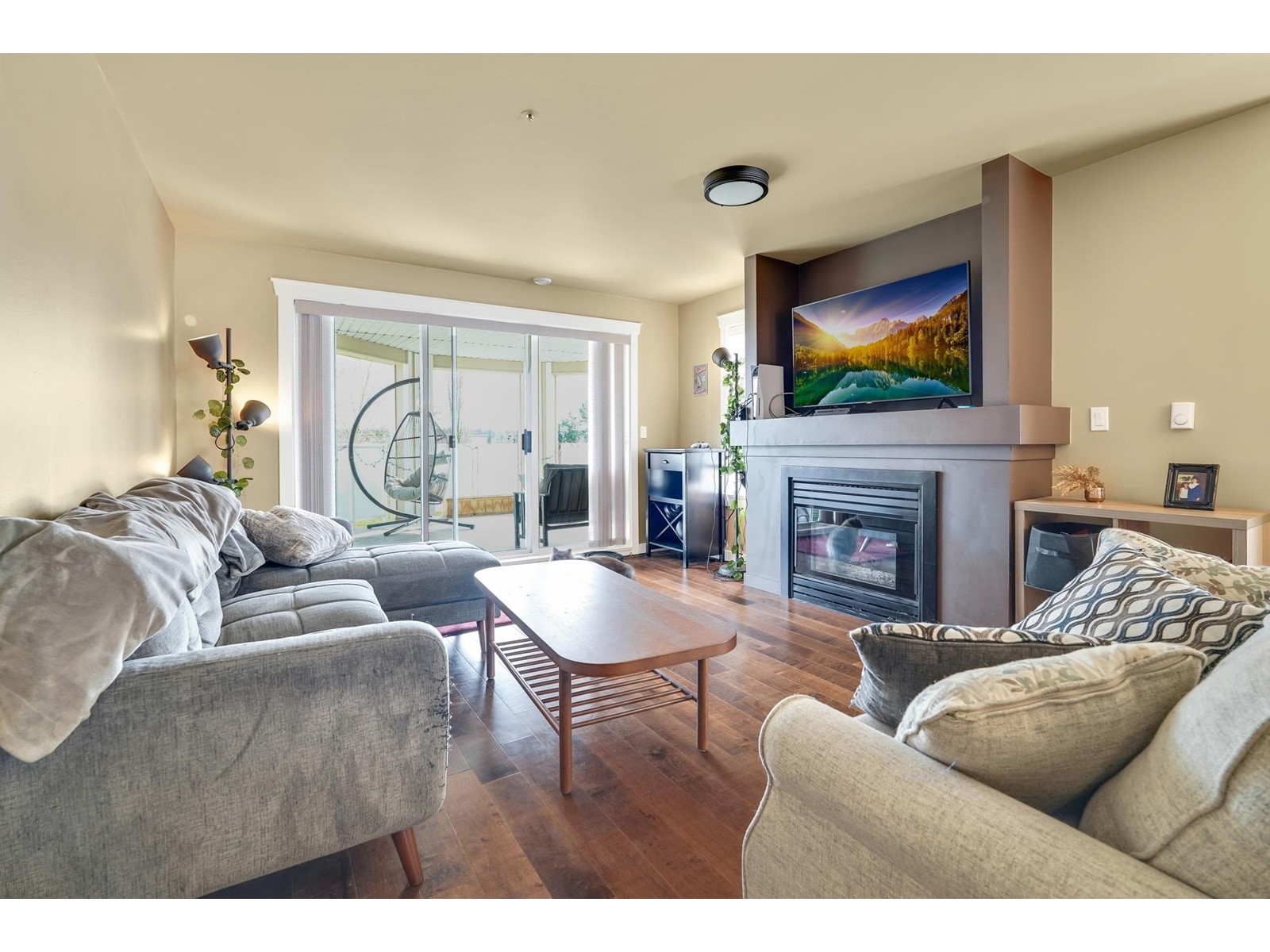 304 20145 55a Avenue, Langley, British Columbia  V3A 8L6 - Photo 1 - R2982793