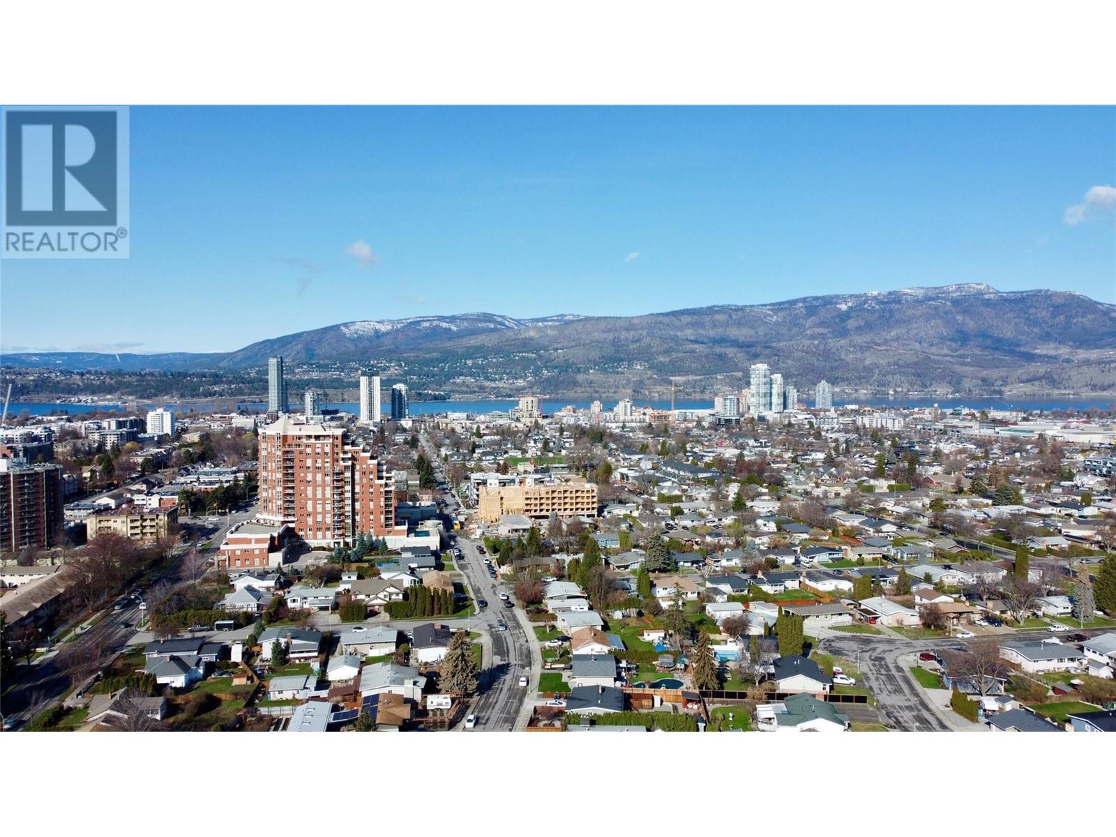 Property at 1481 Richmond Street image 3