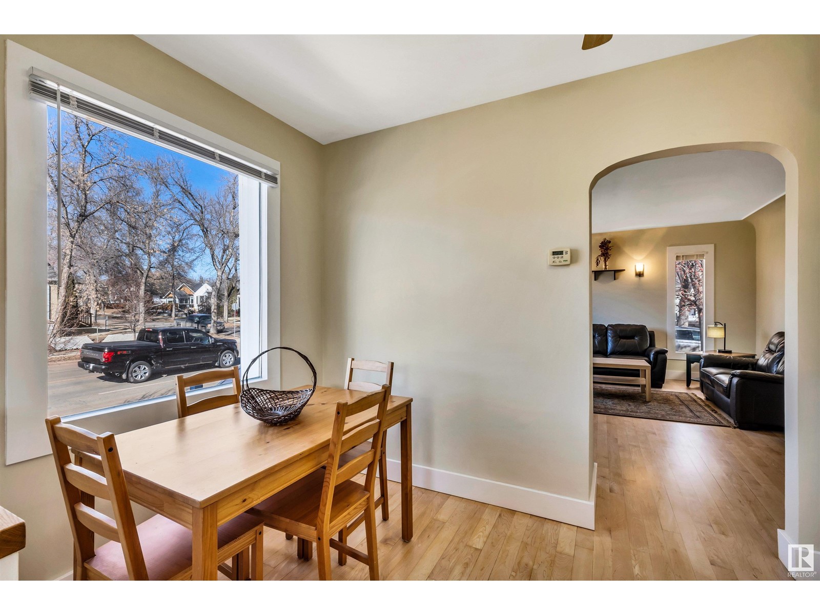 Property at 6705 112 AV NW image 3