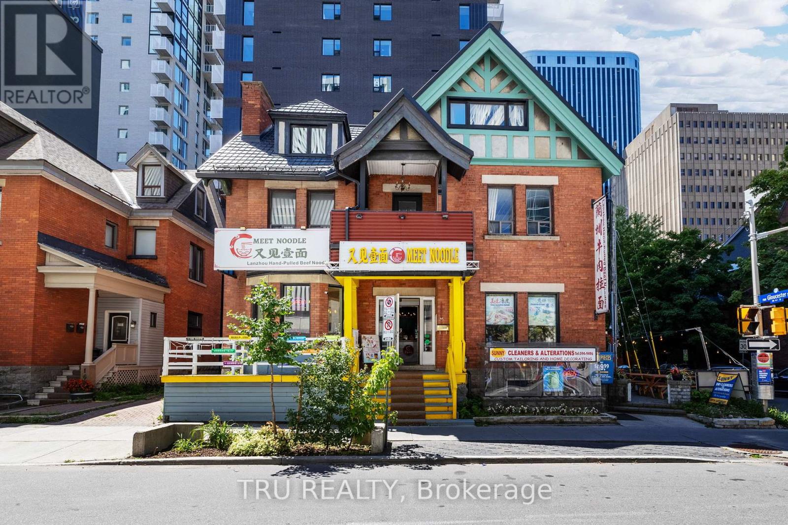 1 - 160 Metcalfe Street, Ottawa, Ontario  K2P 1P2 - Photo 2 - X12033369