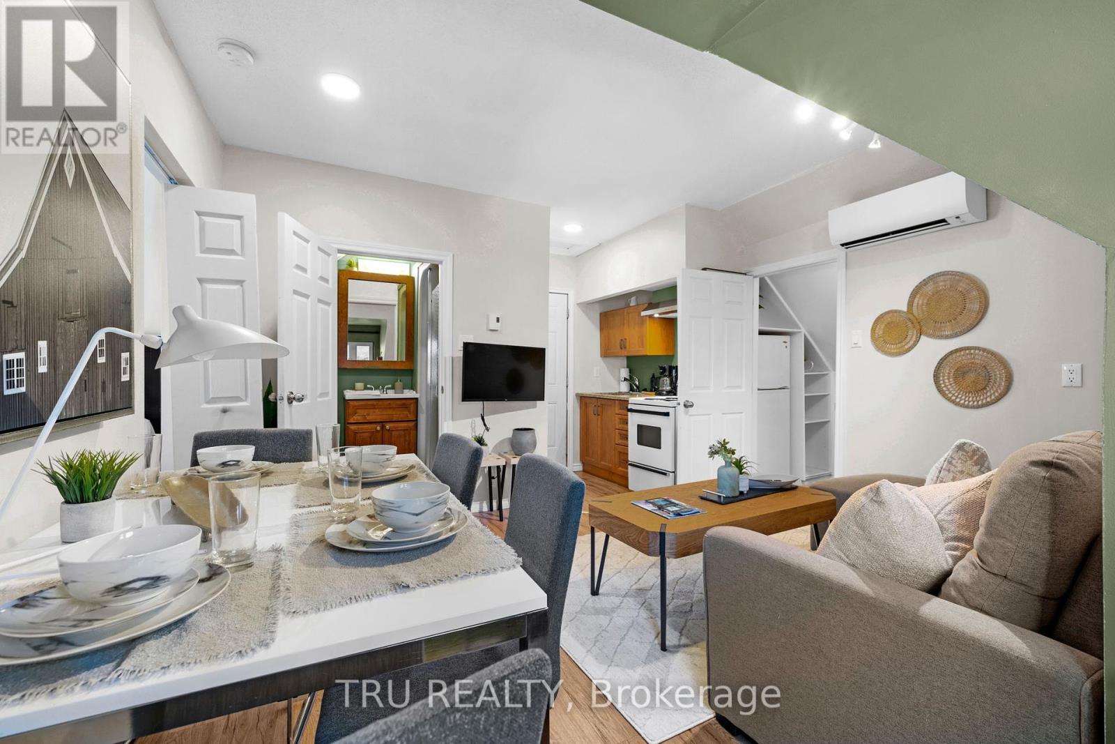 1 - 160 Metcalfe Street, Ottawa, Ontario  K2P 1P2 - Photo 4 - X12033369