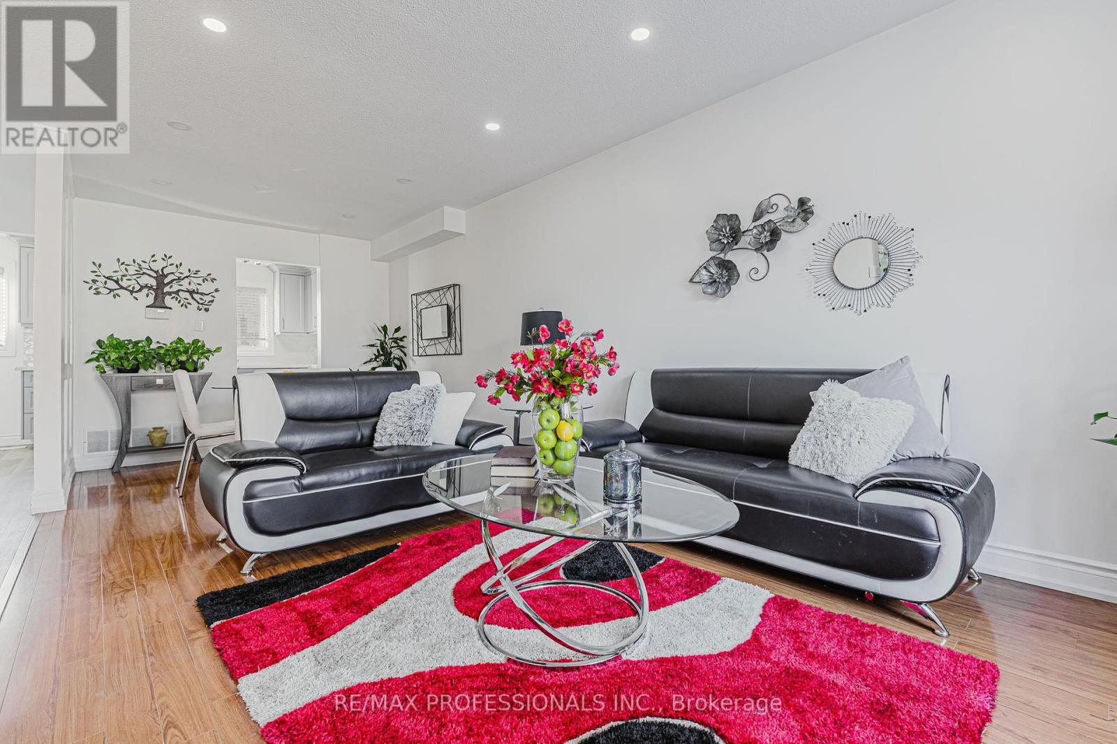 Property at 2416 MALCOLM CRESCENT image 4