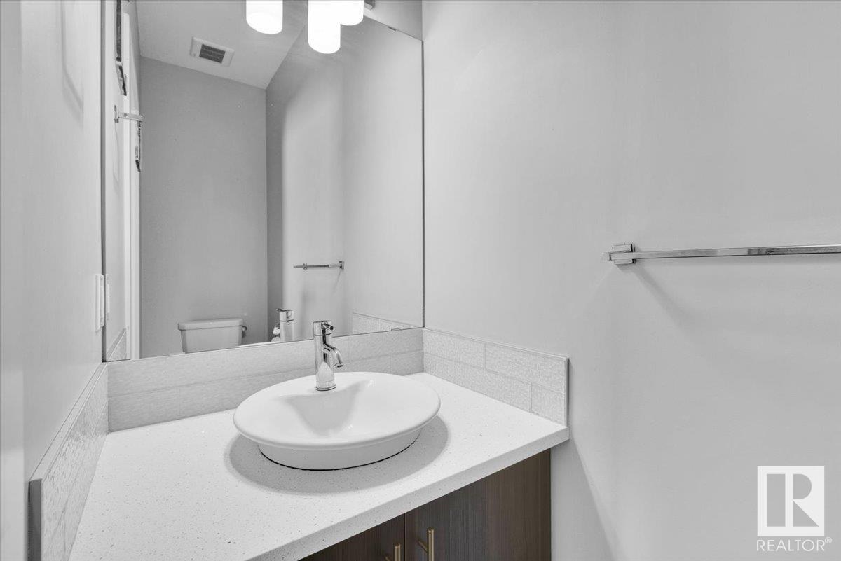 Property at 11936 93 ST NW image 2
