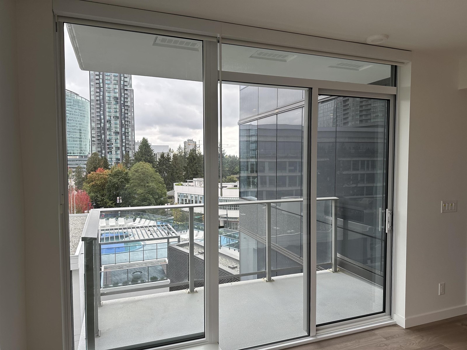 808 10448 University Drive, Surrey, British Columbia  V3T 0S7 - Photo 6 - R2898786