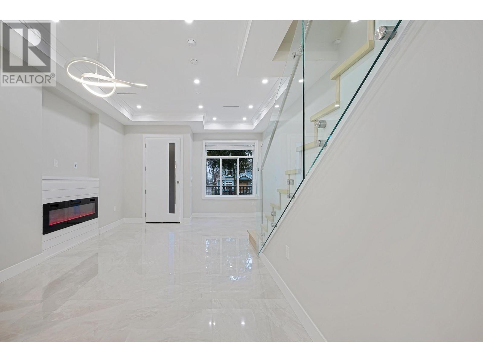 2216 E 38th Avenue, Vancouver, British Columbia  V5P 1H1 - Photo 5 - R2968894