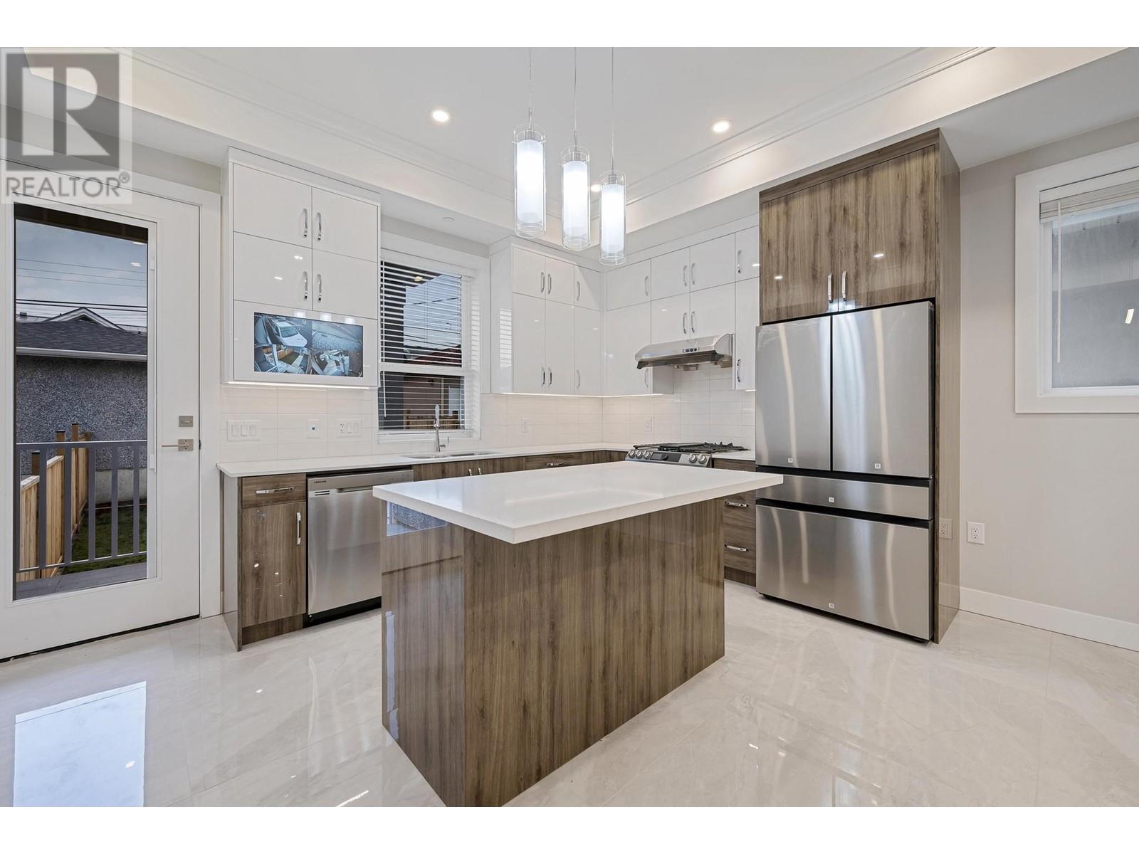2216 E 38th Avenue, Vancouver, British Columbia  V5P 1H1 - Photo 11 - R2968894